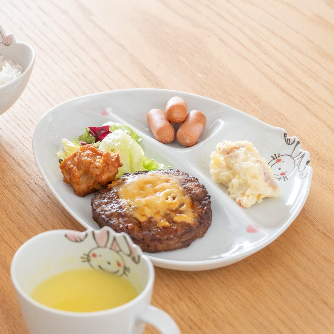 Plato dividido infantil con diseño de gato