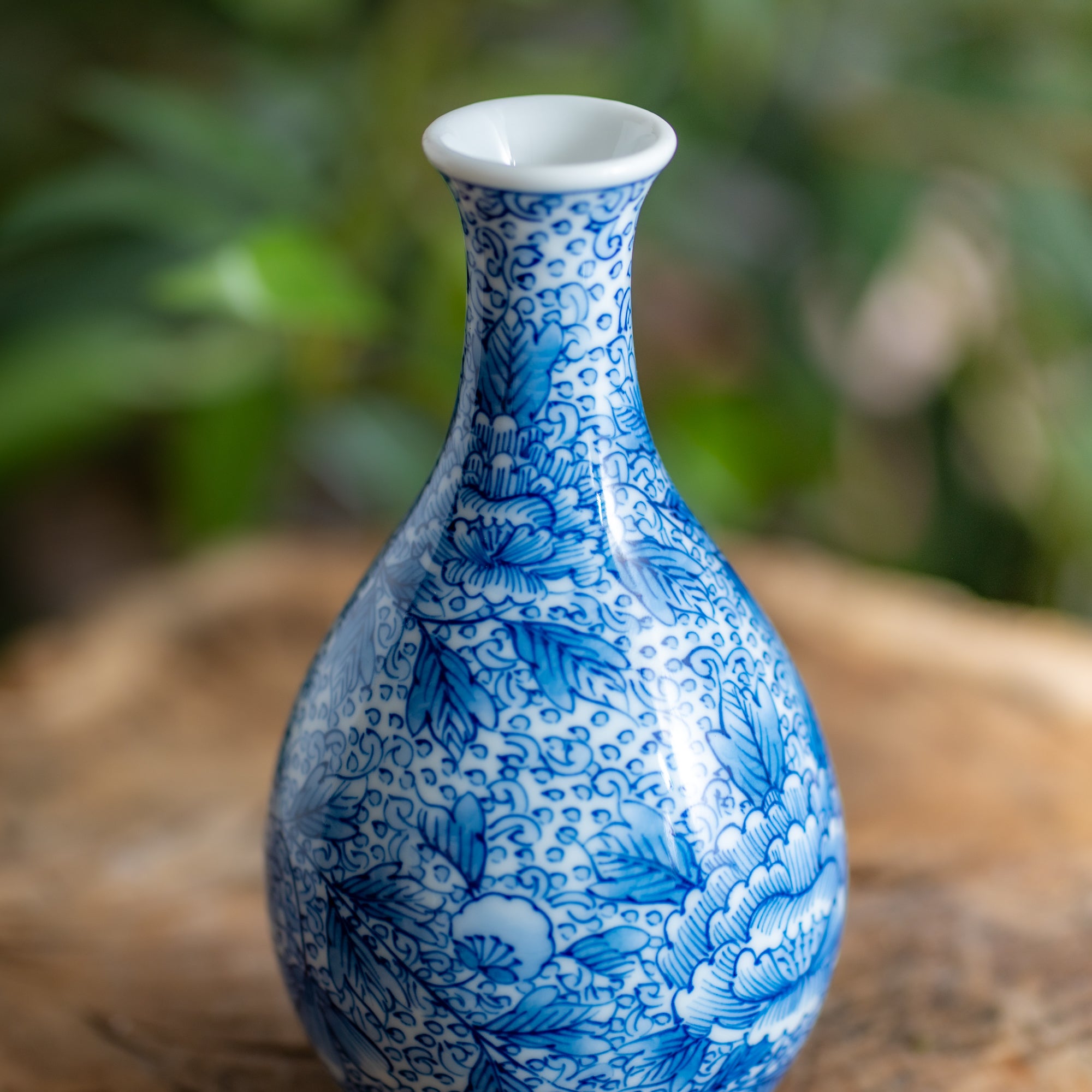 Peony Arabesque Patterned Sake Set