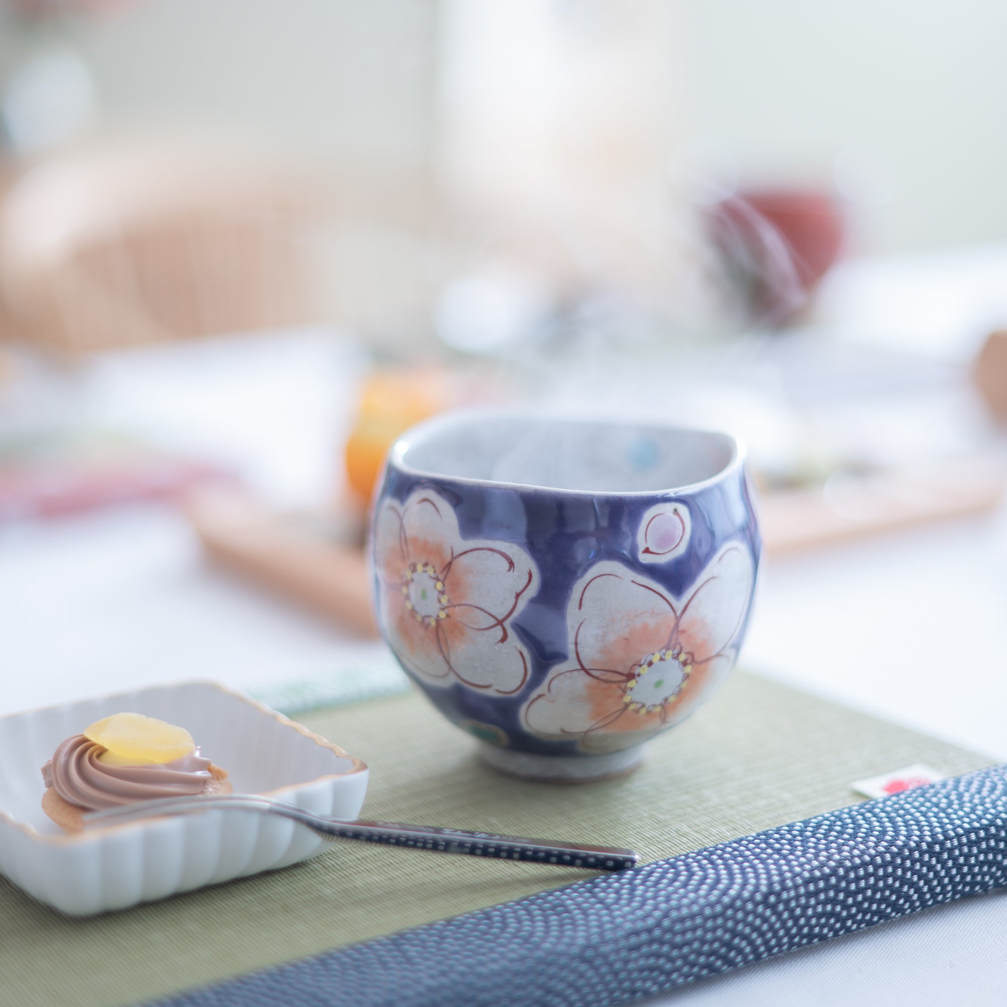 Kokuzou Kiln Sakura Floral Prints Kutani Yunomi Japanese Teacup - MUSUBI KILN - Quality Japanese Tableware and Gift