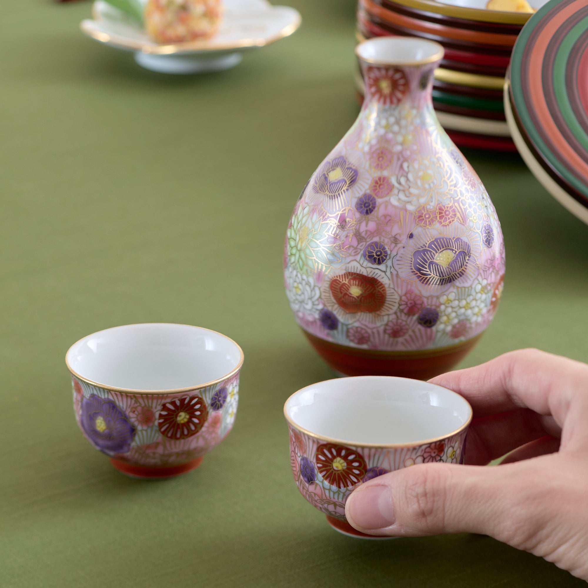 Vibrant Hanazume Sake Set