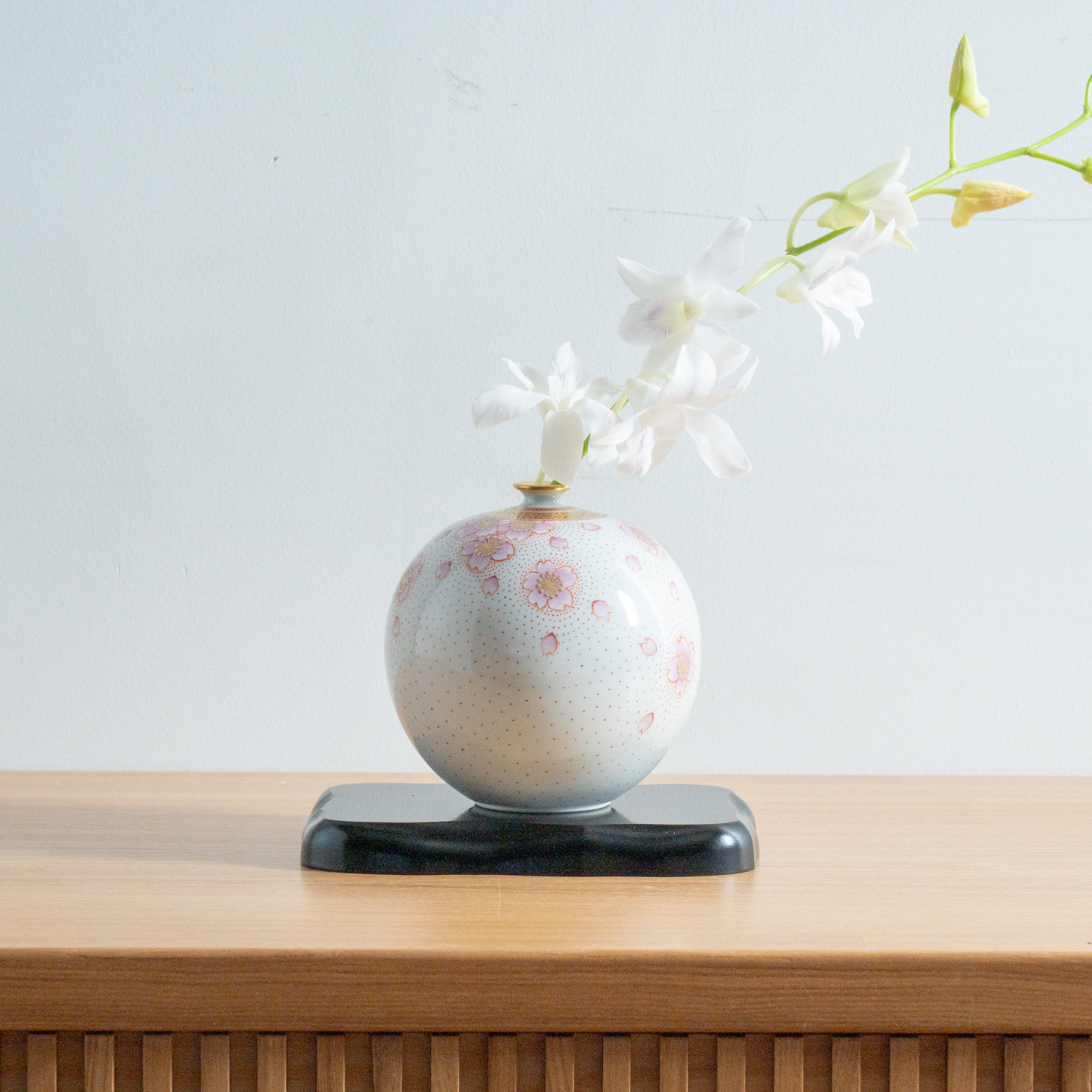 Kinrande Sakura Kutani Japanese Flower Vase