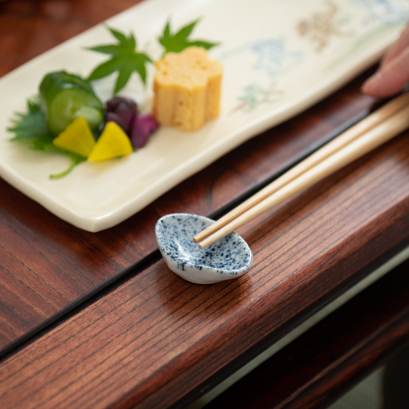 Hozan Kiln Ink-Sprayed Shell Kyo Ware Chopstick Rest Set