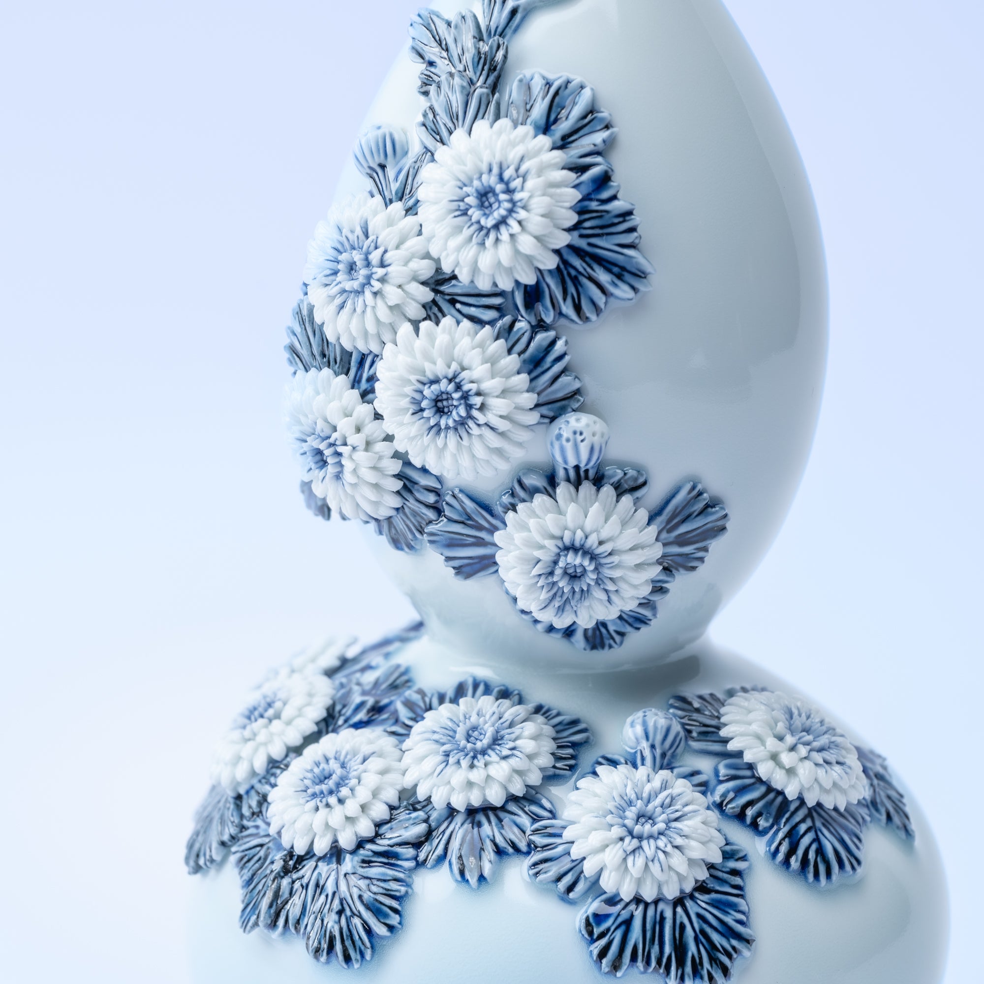 Hirado Chrysanthemum Sometsuke Flower Vase