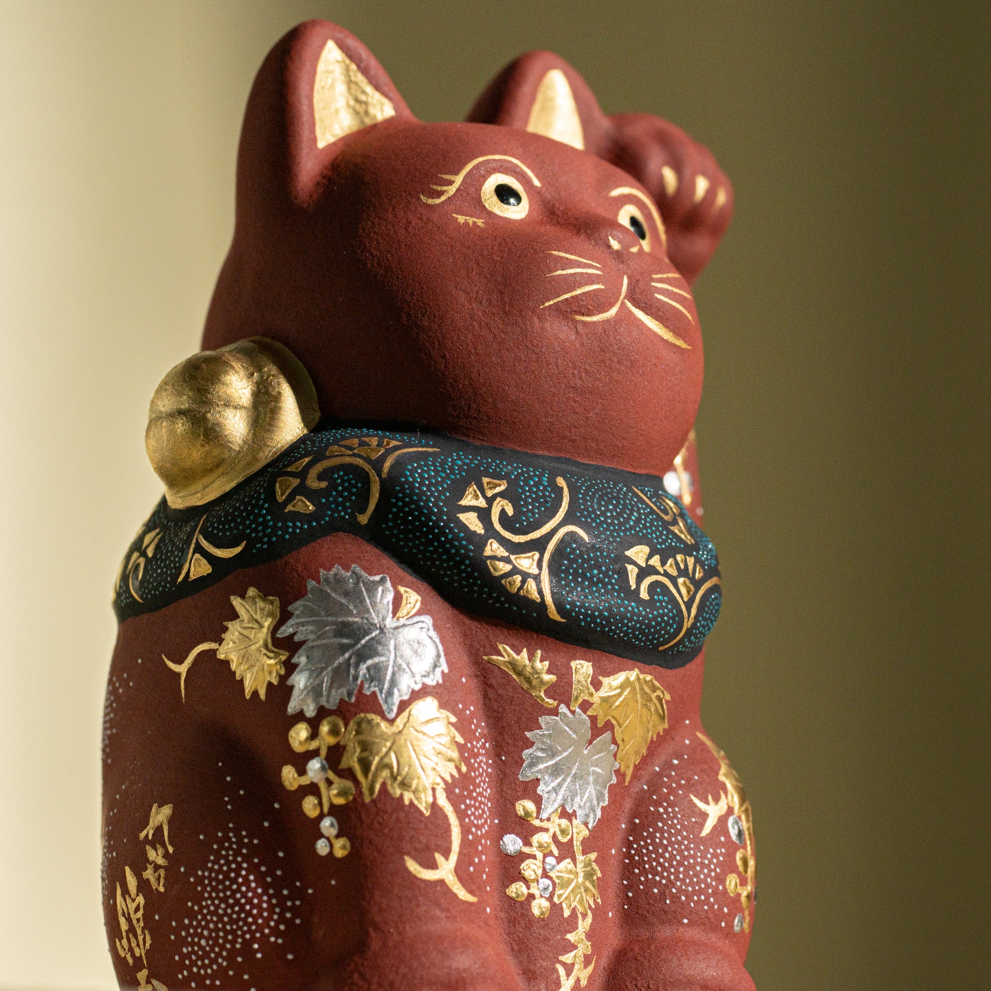 Red Morikin Shirochibu Grape Pattern Lucky Cat