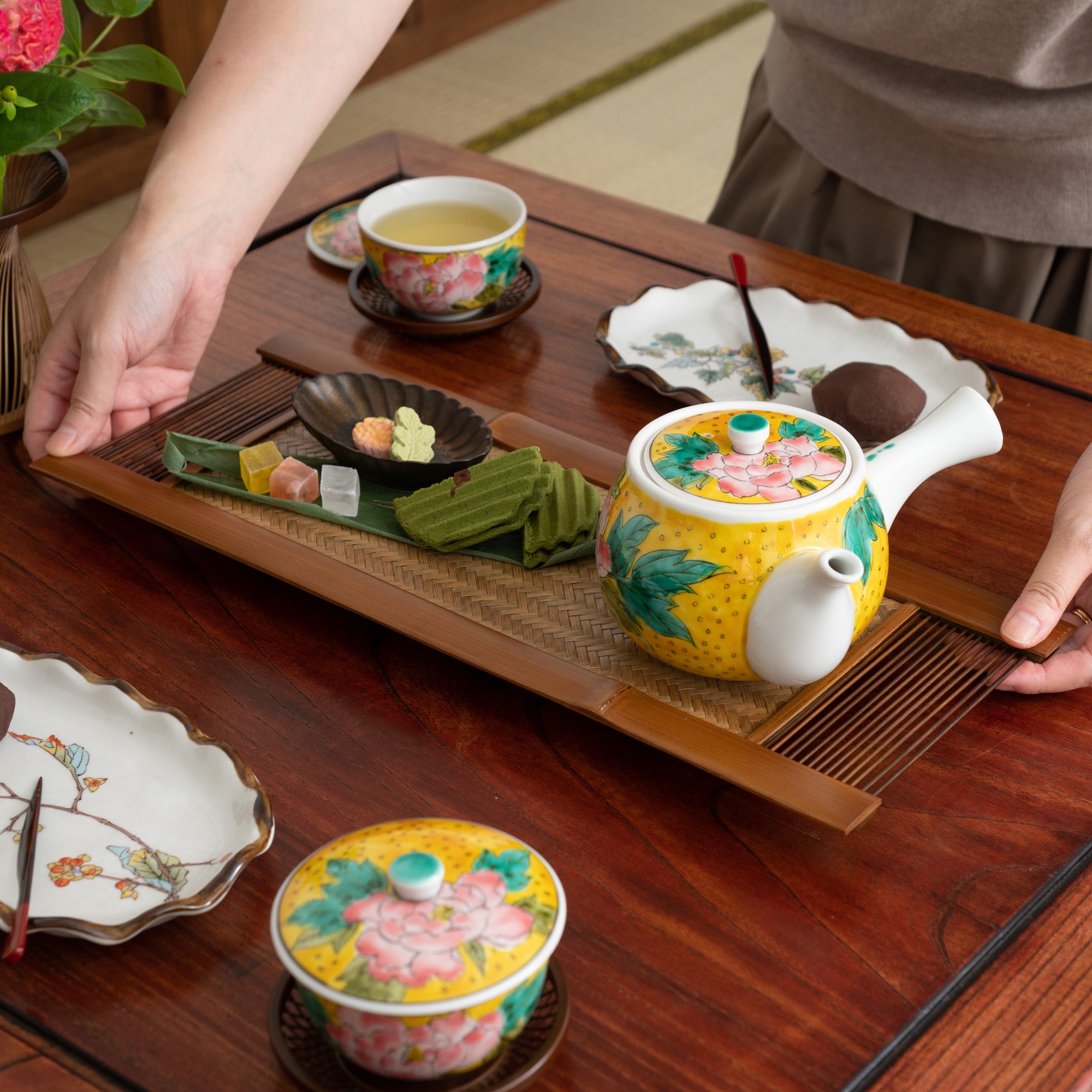 Yoshidaya Peony Kutani Japanese Teapot Set