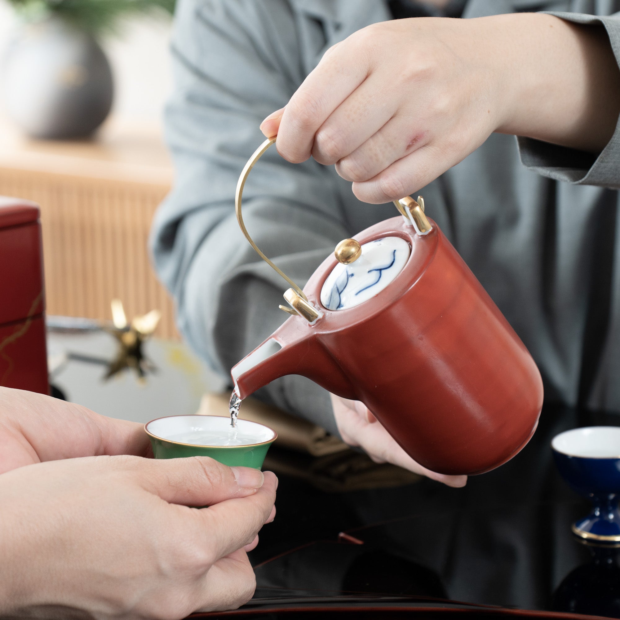 Bengara Red Tall Sake Pot