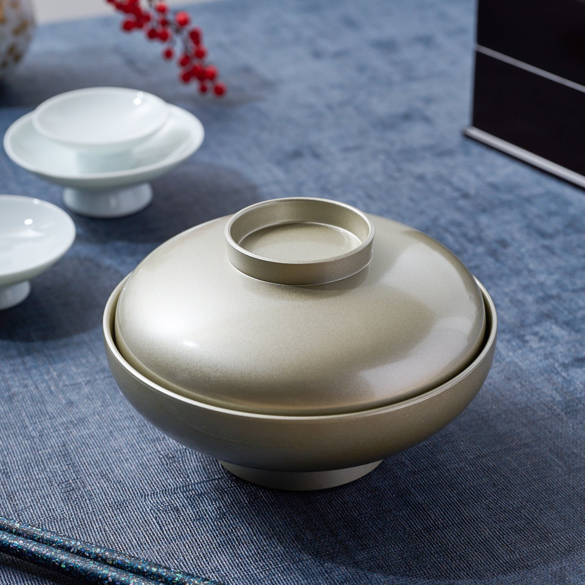 Silberfarbene Miso-Suppenschüssel mit Deckel