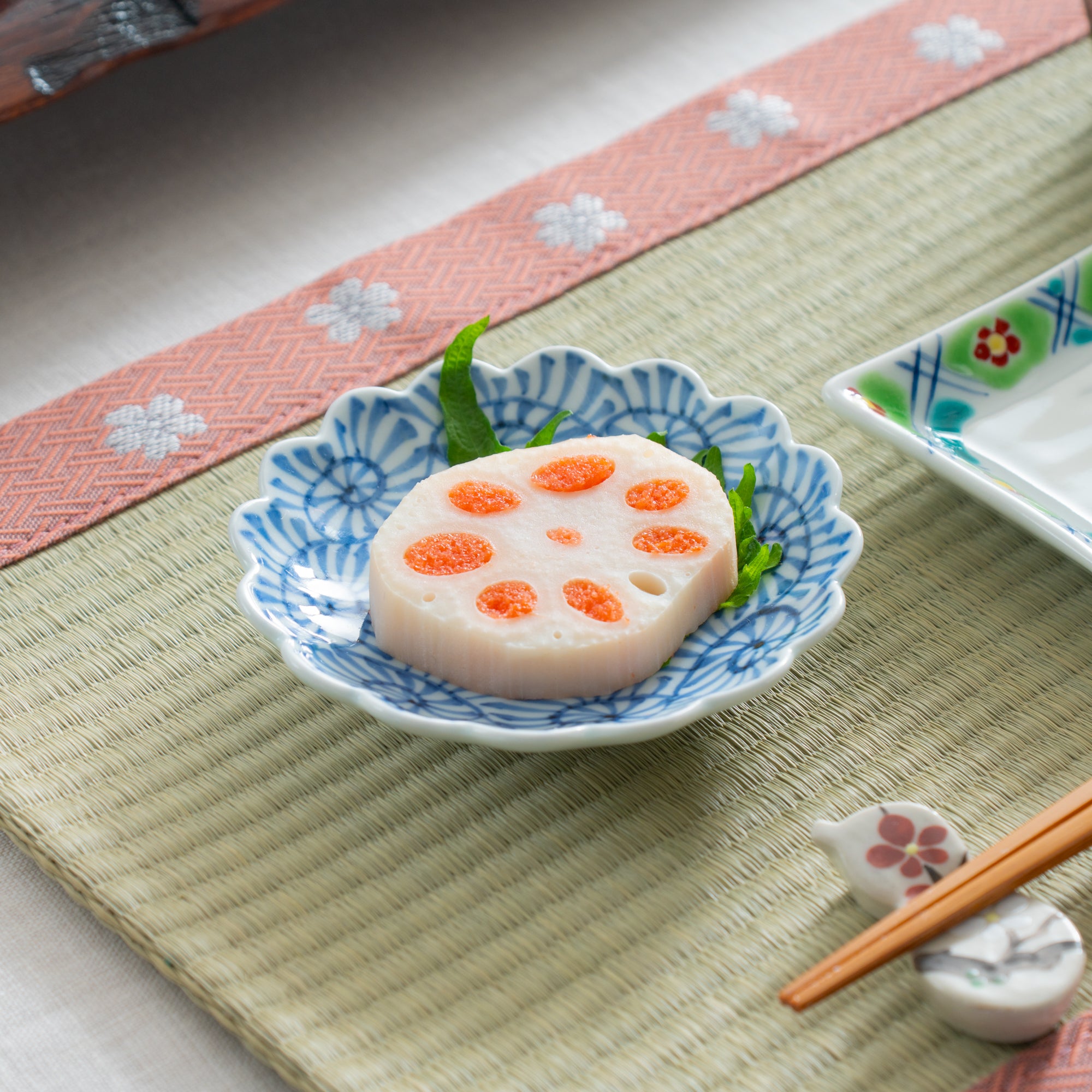 Arabesque Chrysanthemum-Shaped Sauce Plate