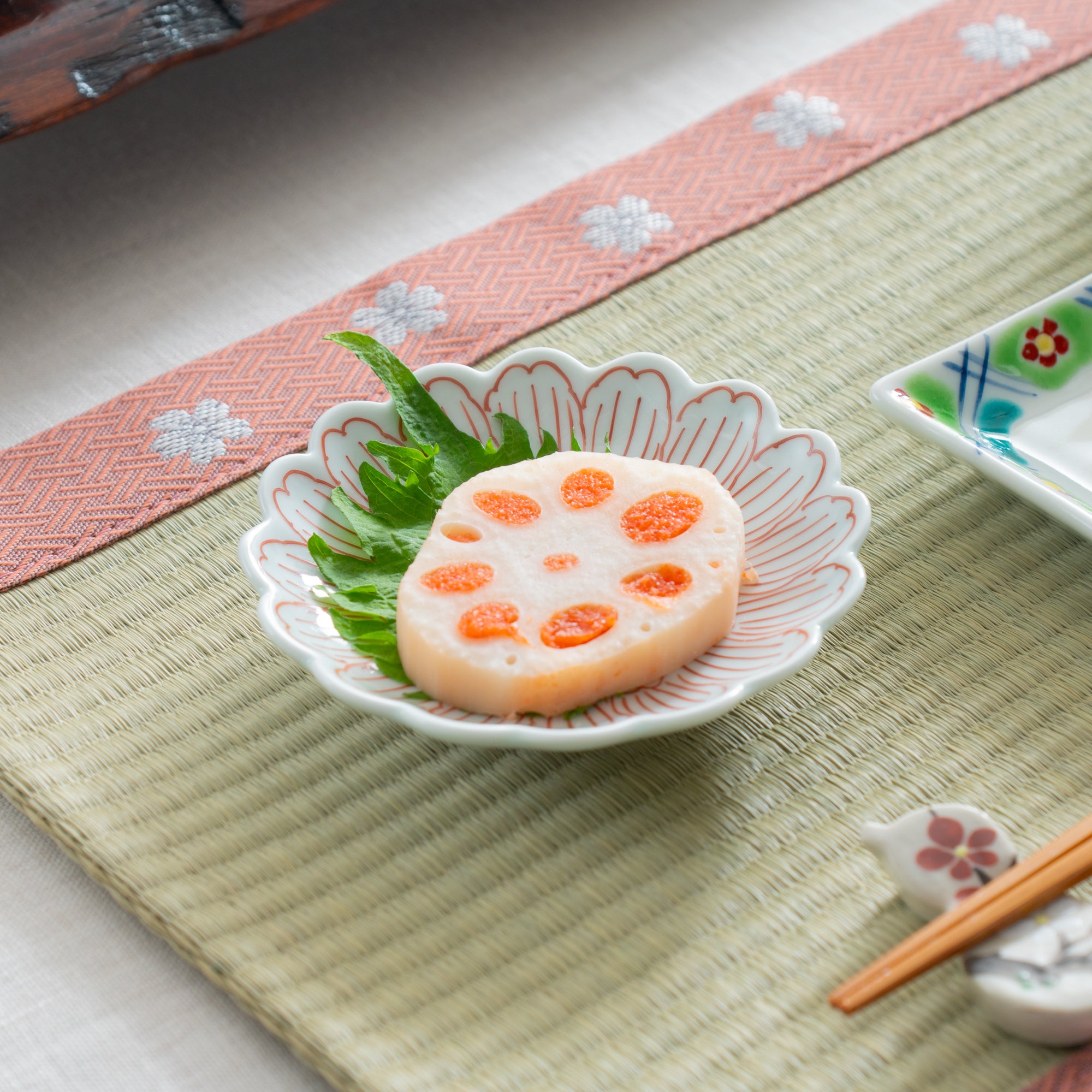 Red Peony Chrysanthemum-Shaped Sauce Plate