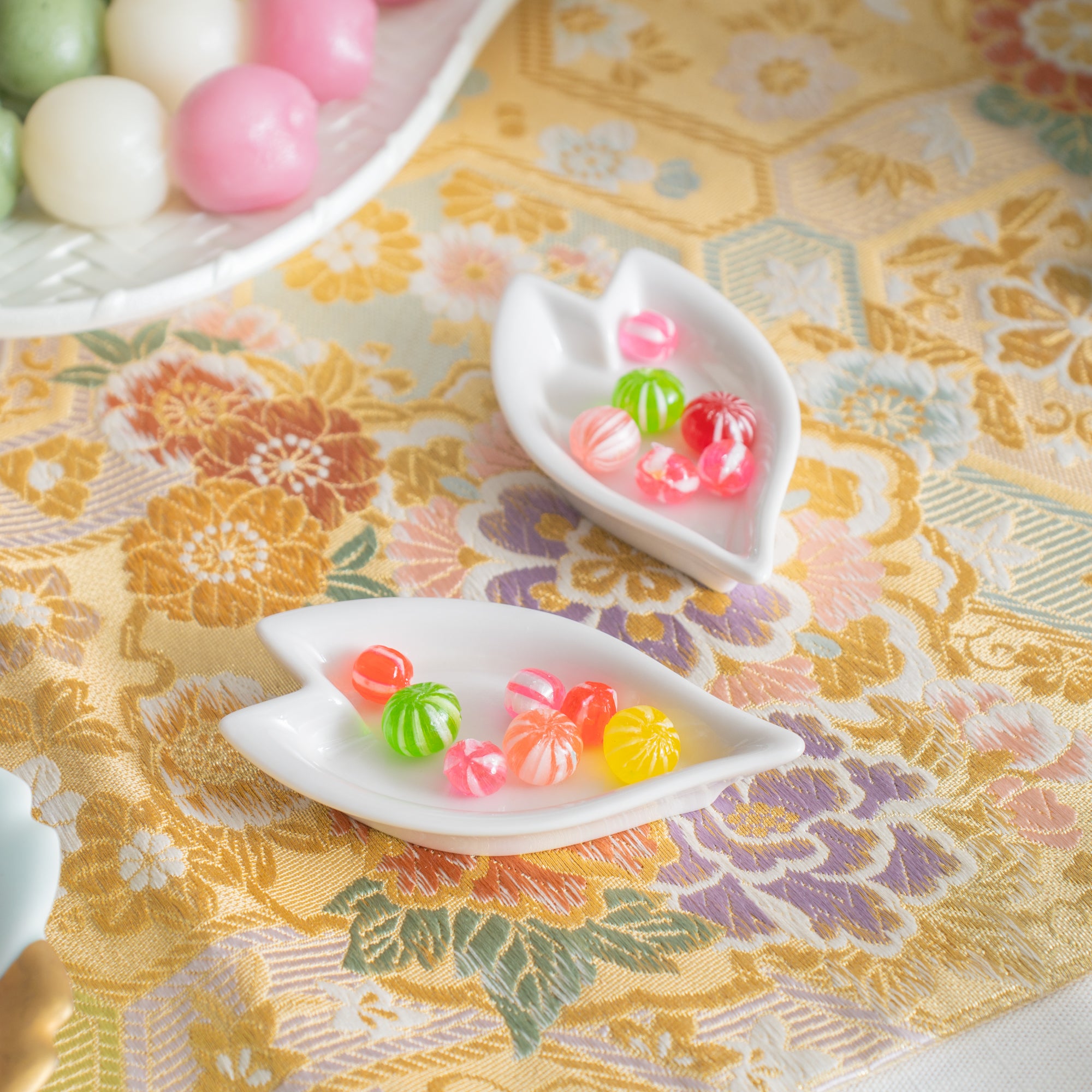 Hiracle Sakura Petals Kutani Sauce Plate Set