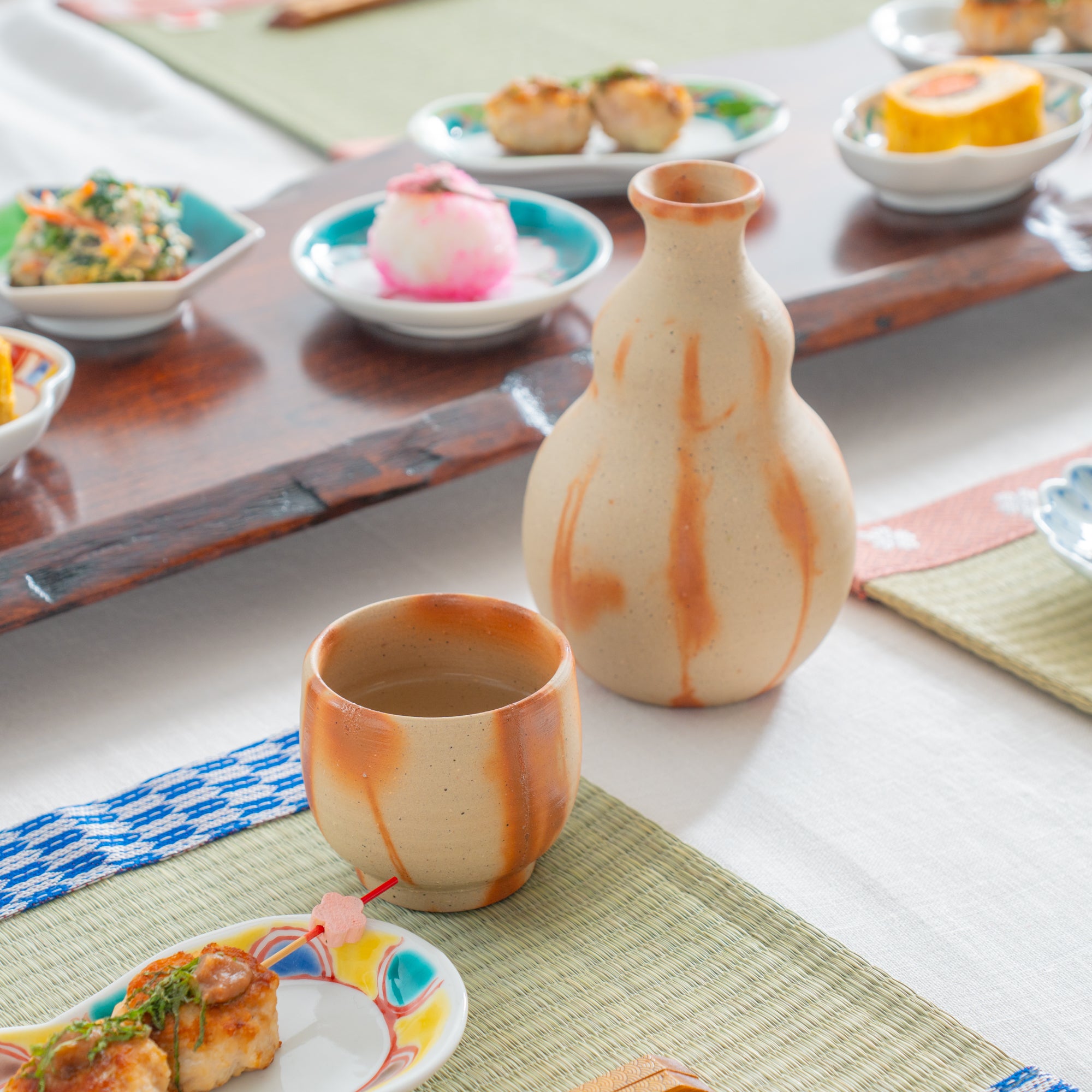 Hidasuki Gourd‐shaped Sake Set