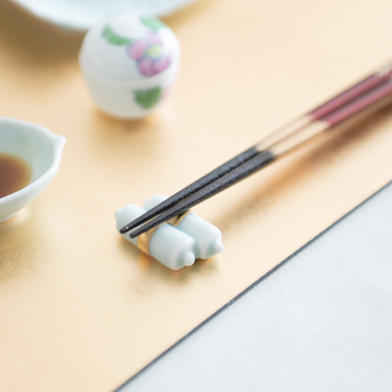 Hataman Touen Moist Collection of Treasures Imari Nabeshima Ware Chopstick Rest Set