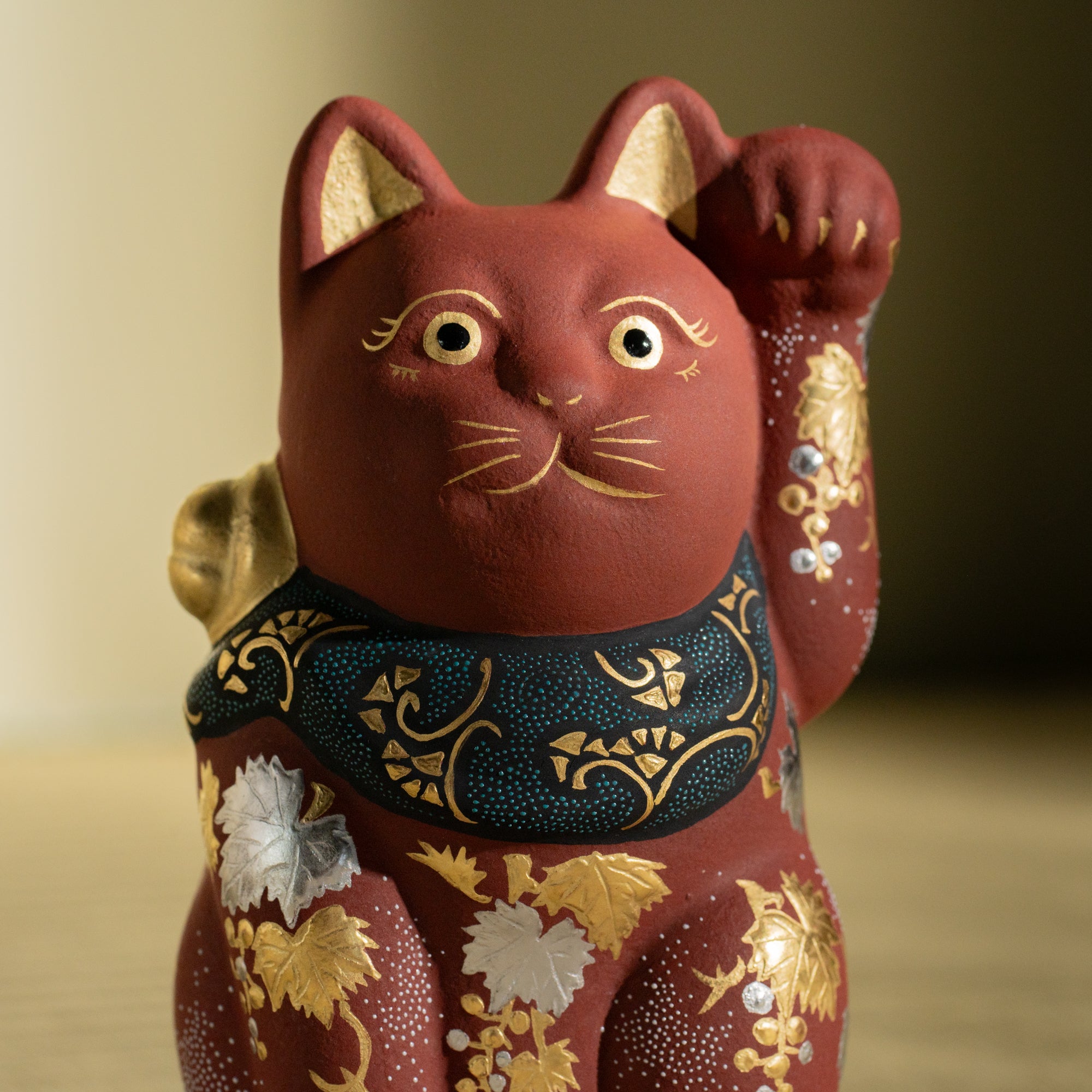 Red Morikin Shirochibu Grape Pattern Lucky Cat