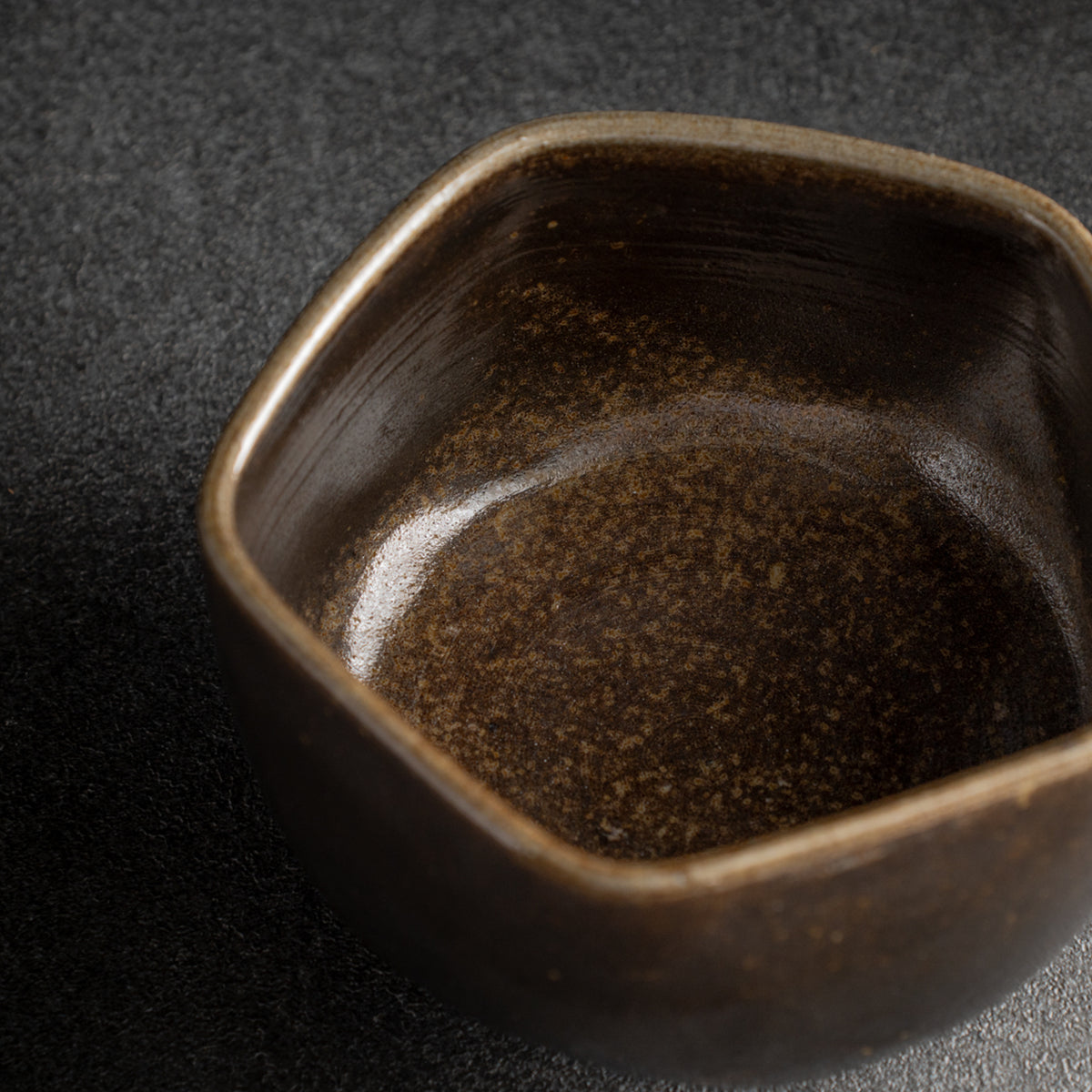 Bol à matcha pentagonal Hikidashi-Guro