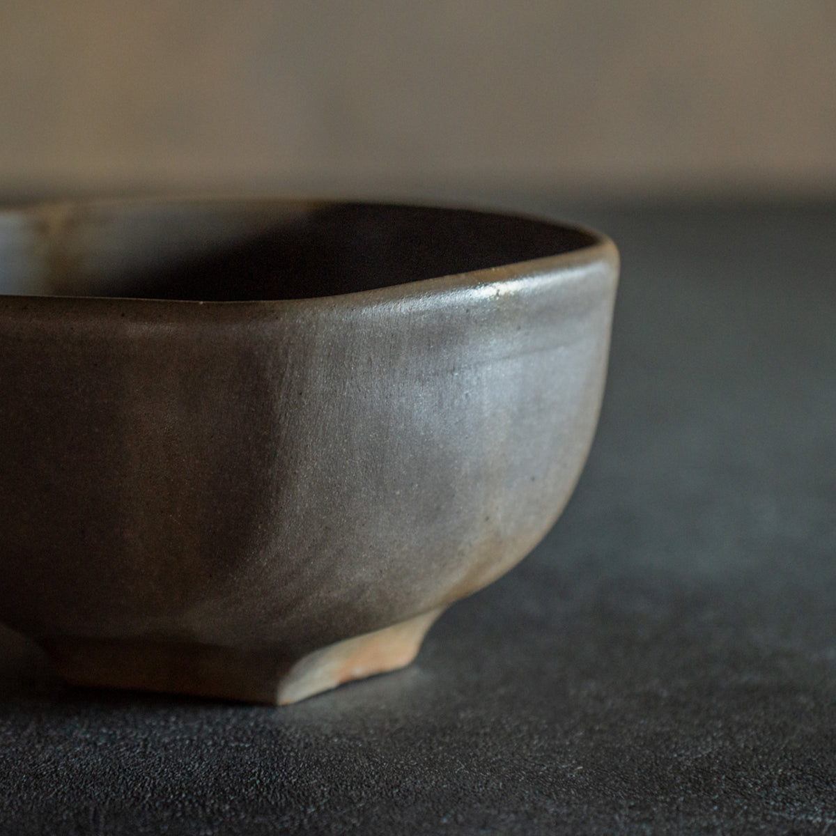 Ao-Bizen Five-Sided Matcha Bowl