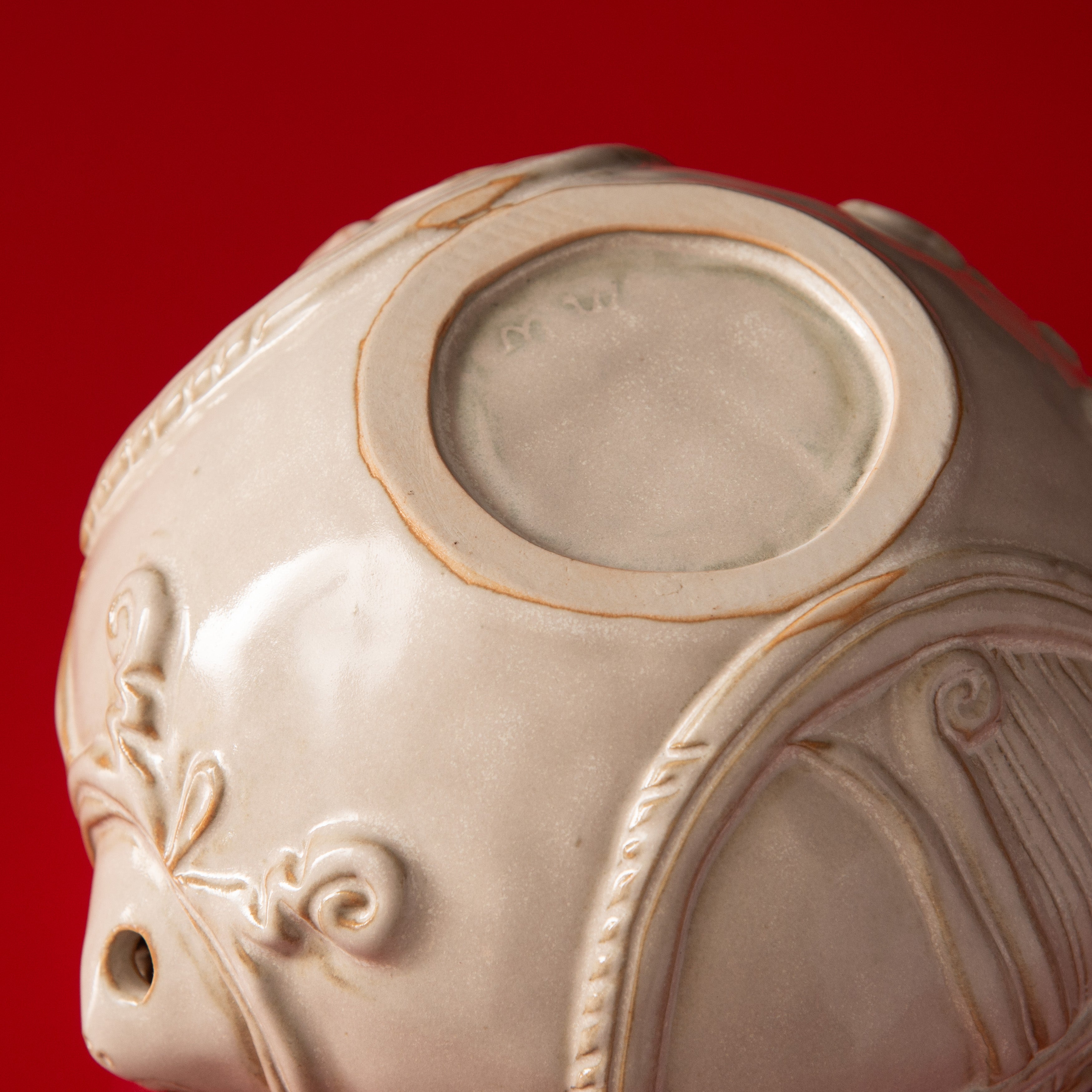 Taido White Jomon Cachepot