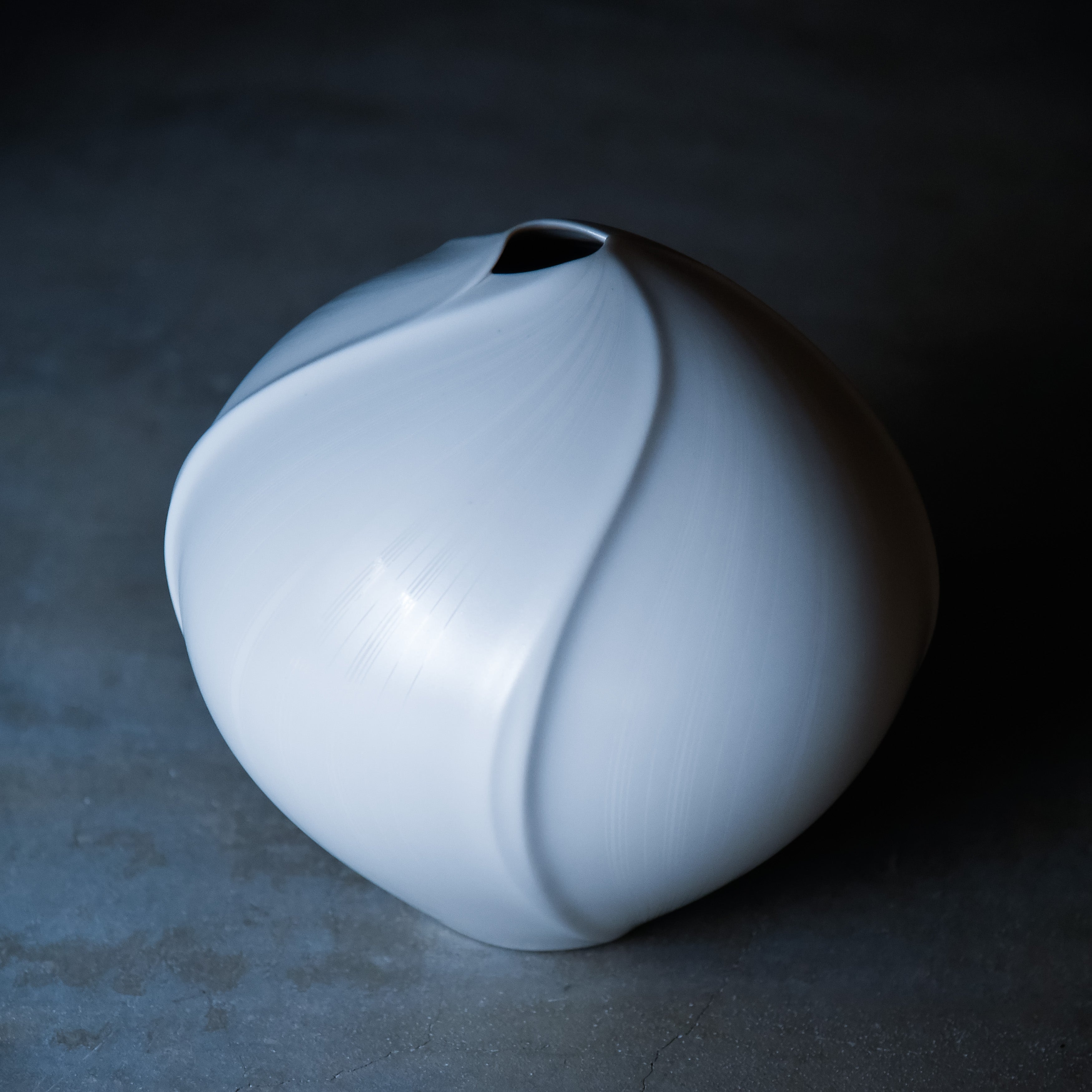Shinju Kosai Round Vase