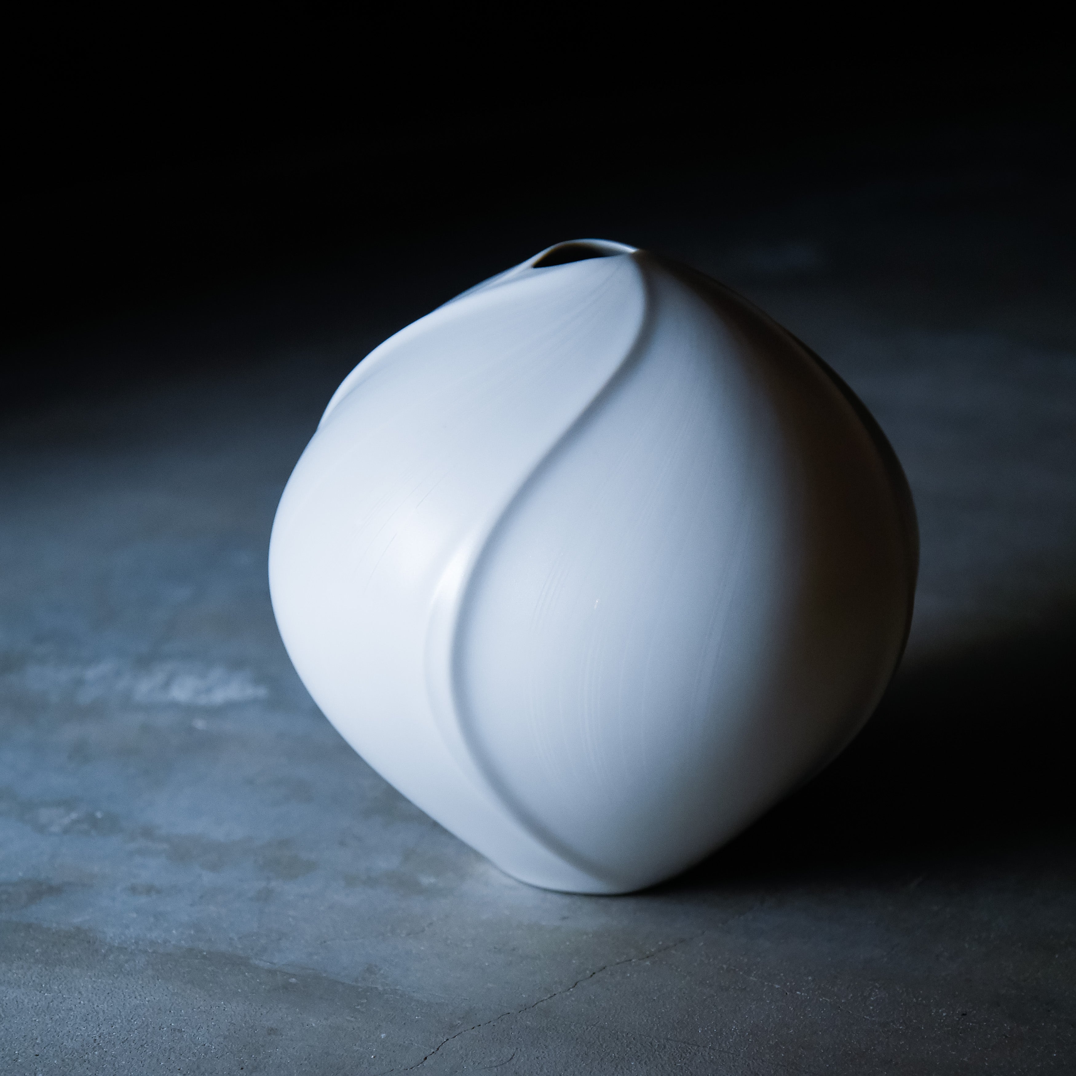 Shinju Kosai Round Vase