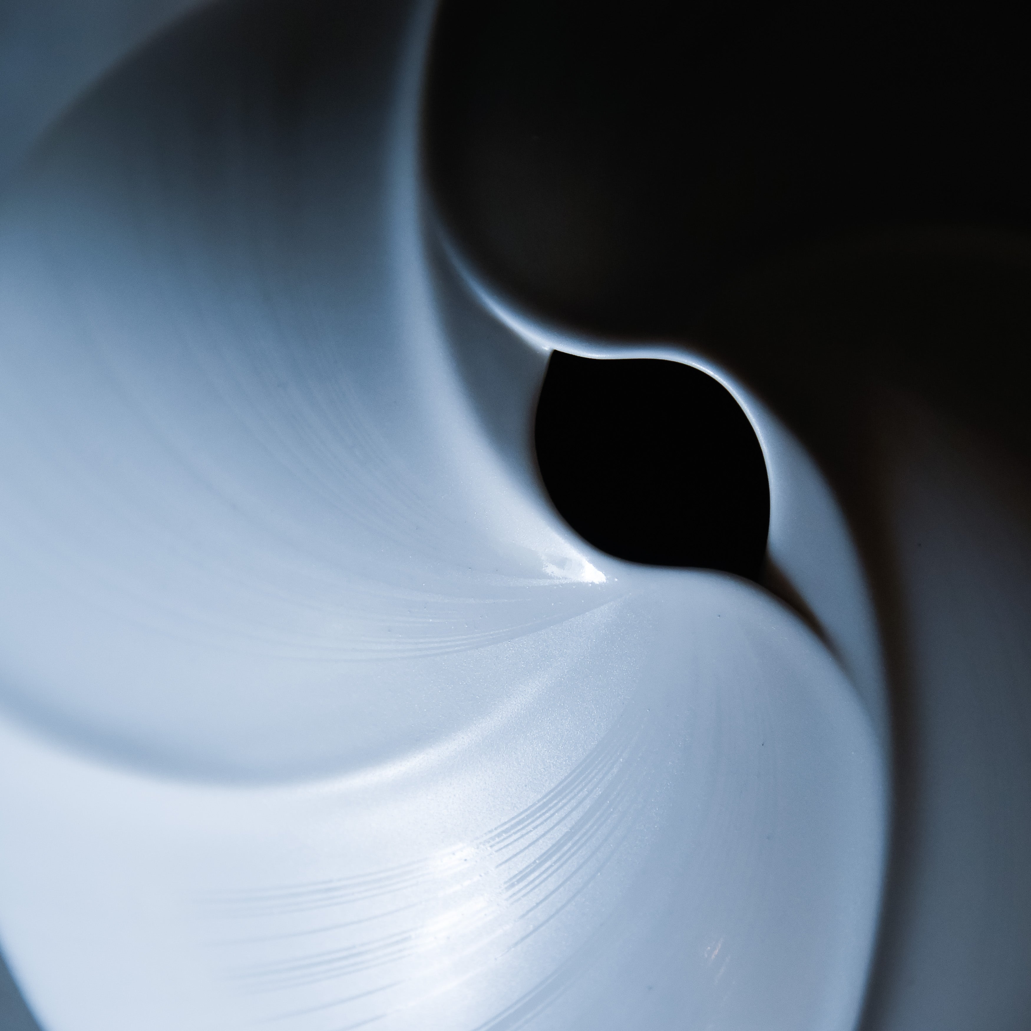 Shinju Kosai Round Vase