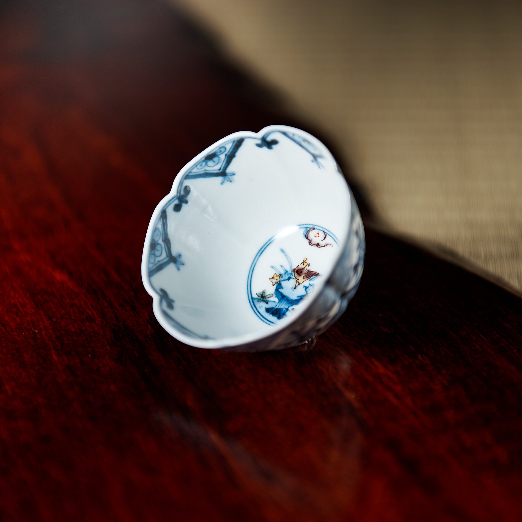 Taza de sake Kutani Guinomi con patrón auspicioso Myousen Toubou