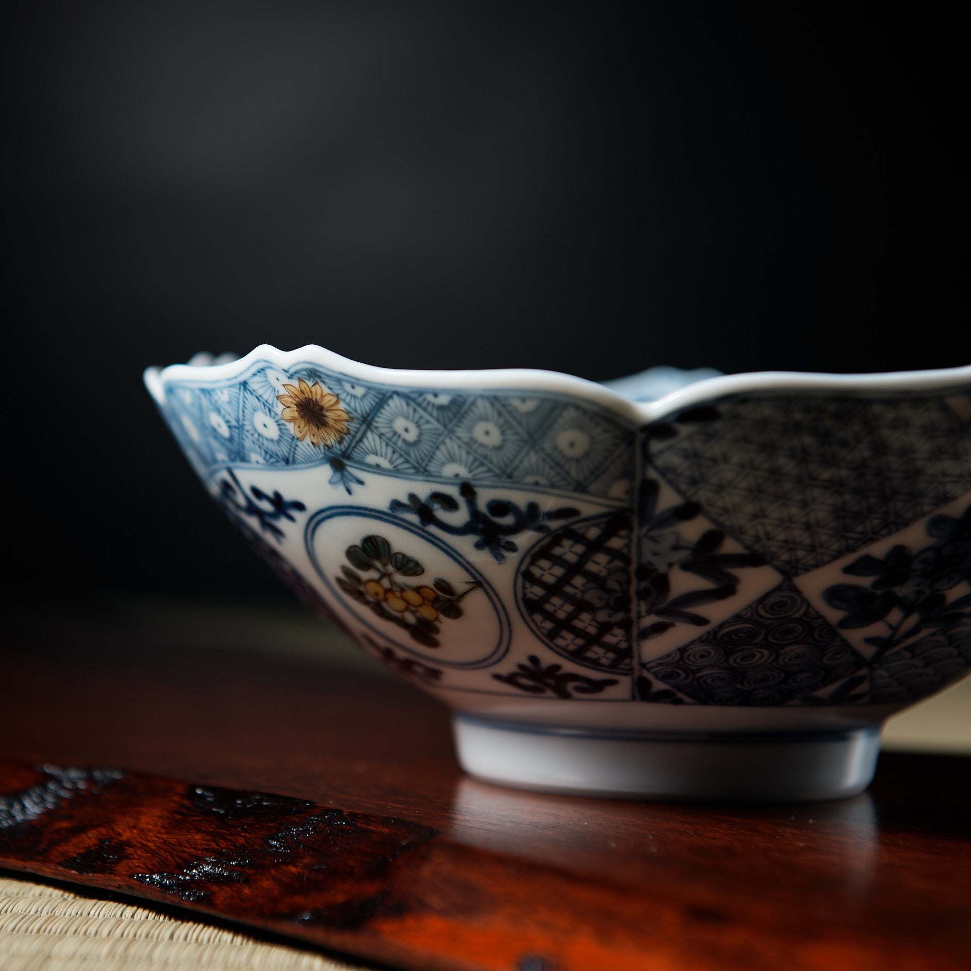 Cuenco Myousen Toubou con forma de sakura y patrón auspicioso de 17 cm
