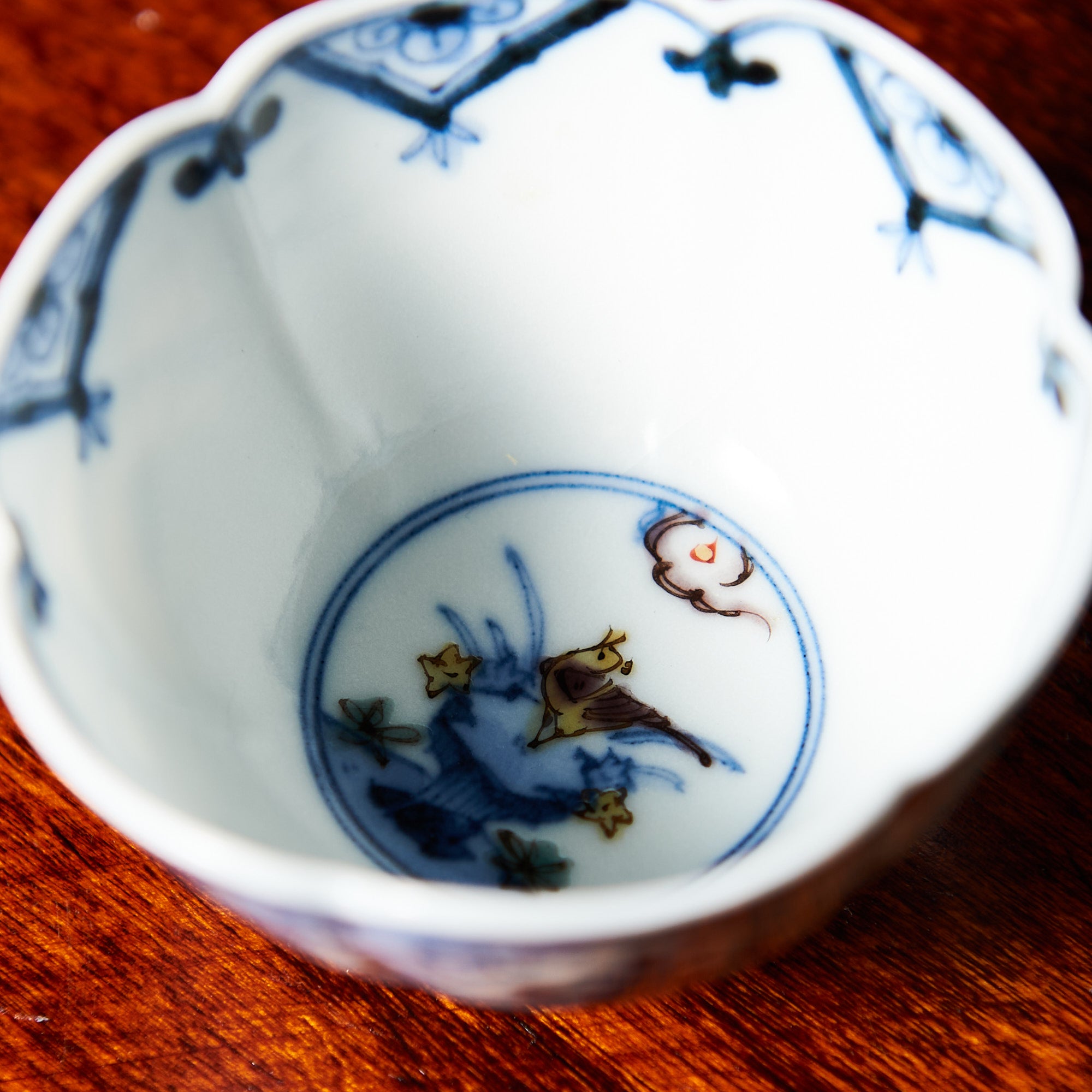 Taza de sake Kutani Guinomi con patrón auspicioso Myousen Toubou