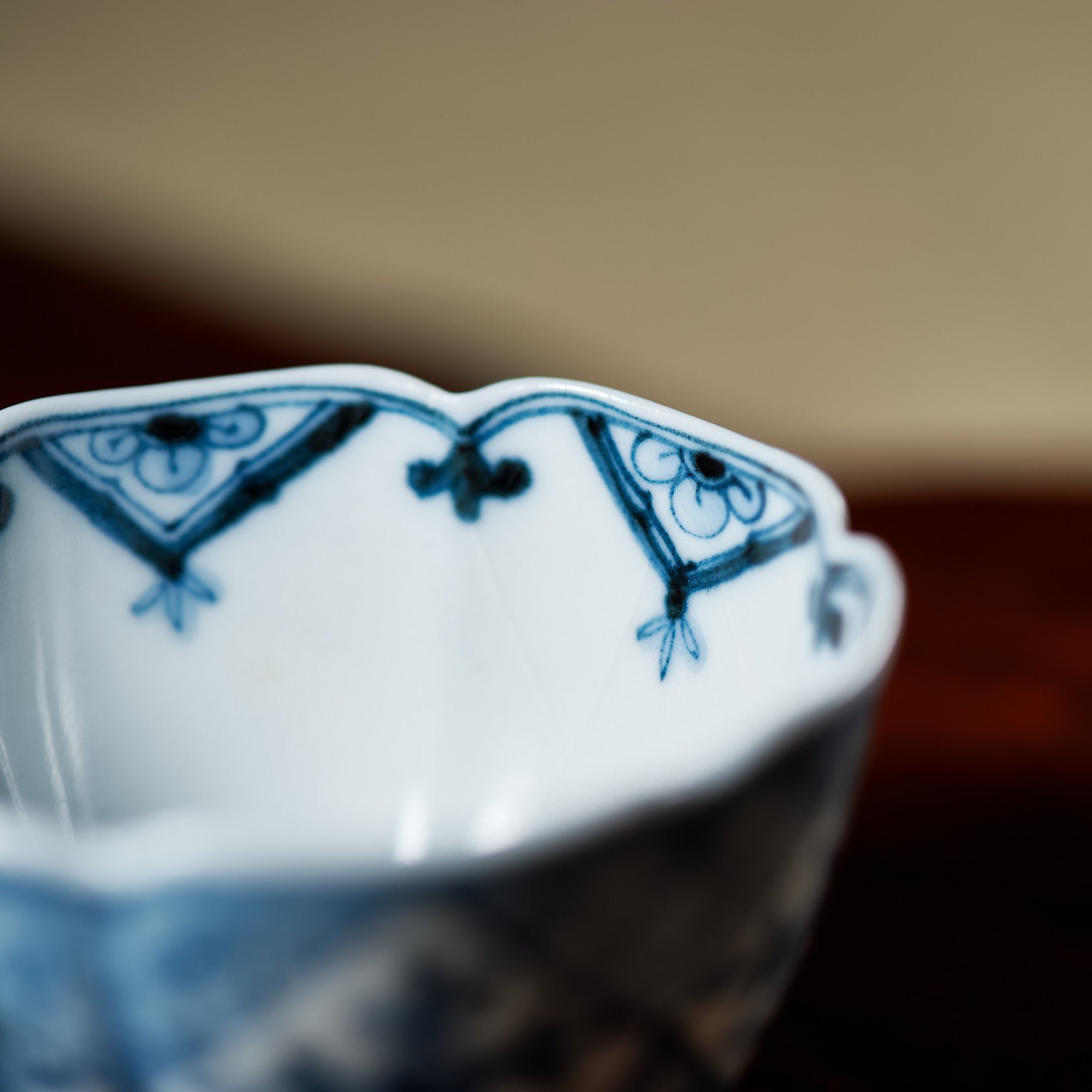 Taza de sake Kutani Guinomi con patrón auspicioso Myousen Toubou