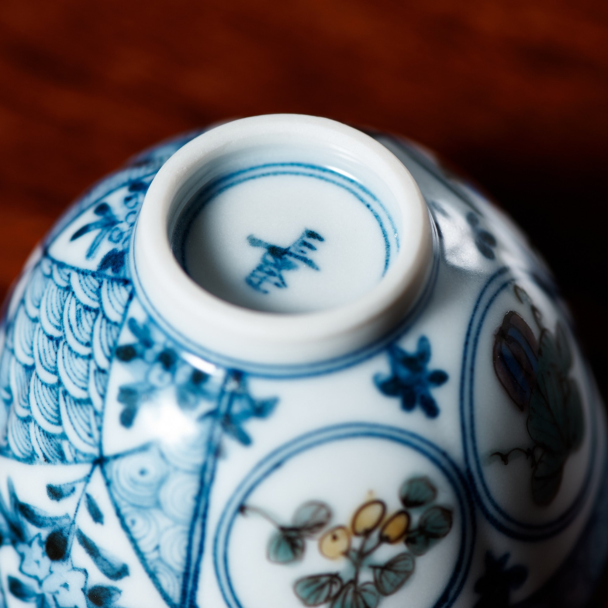 Taza de sake Kutani Guinomi con patrón auspicioso Myousen Toubou