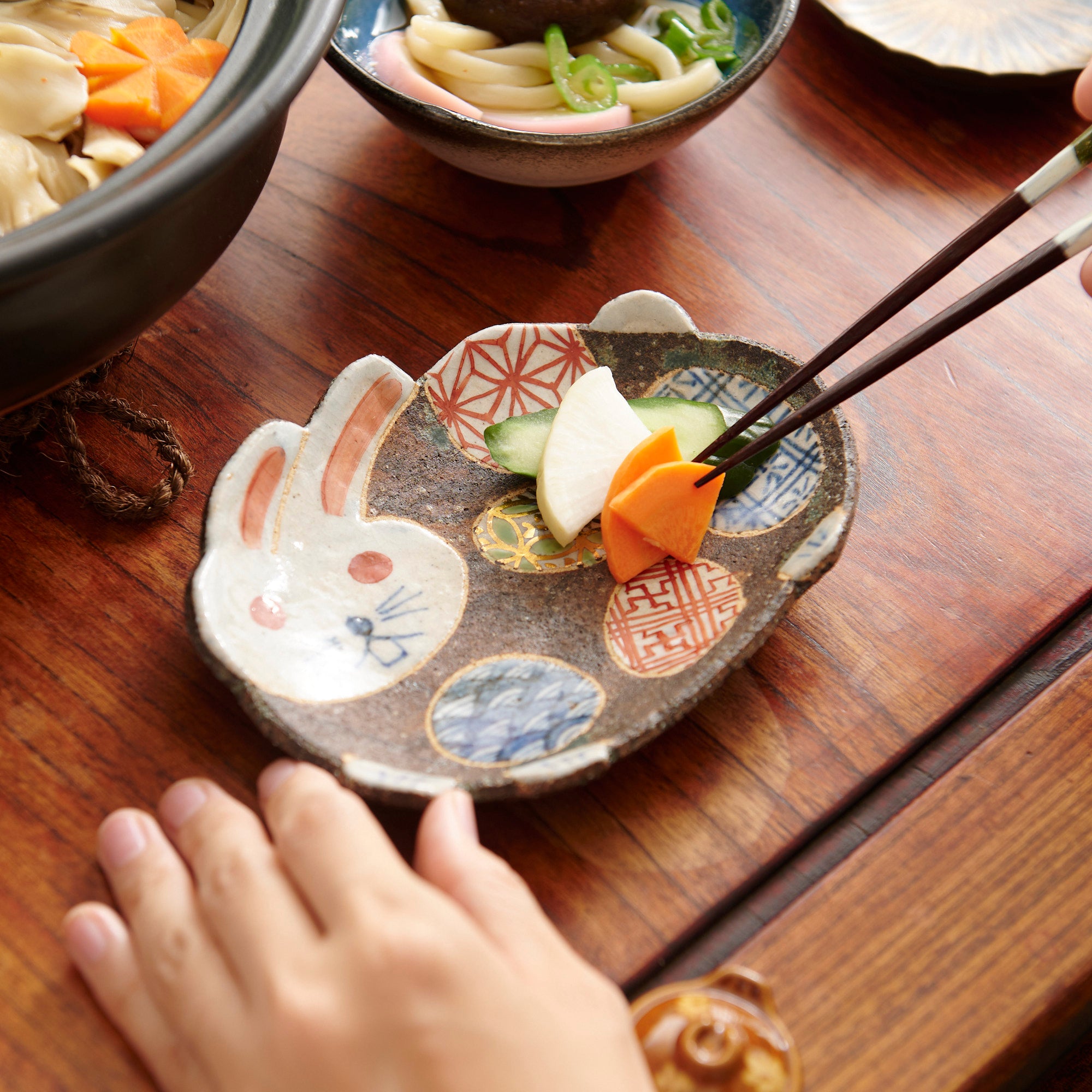 Kousai Kiln Playful Rabbit Hasami Plate