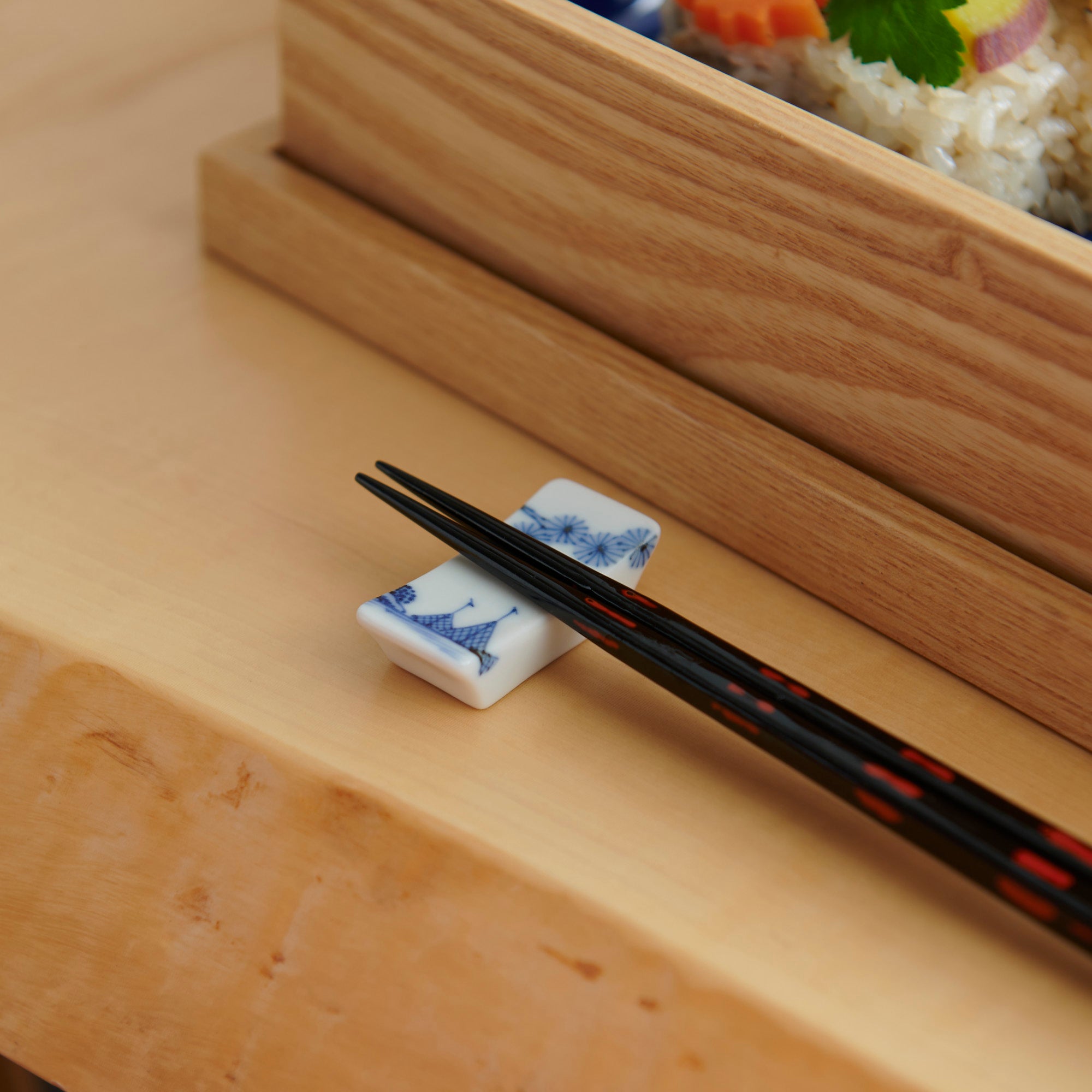 Choemon Palace and Landscape Kutani Chopstick Rest Set