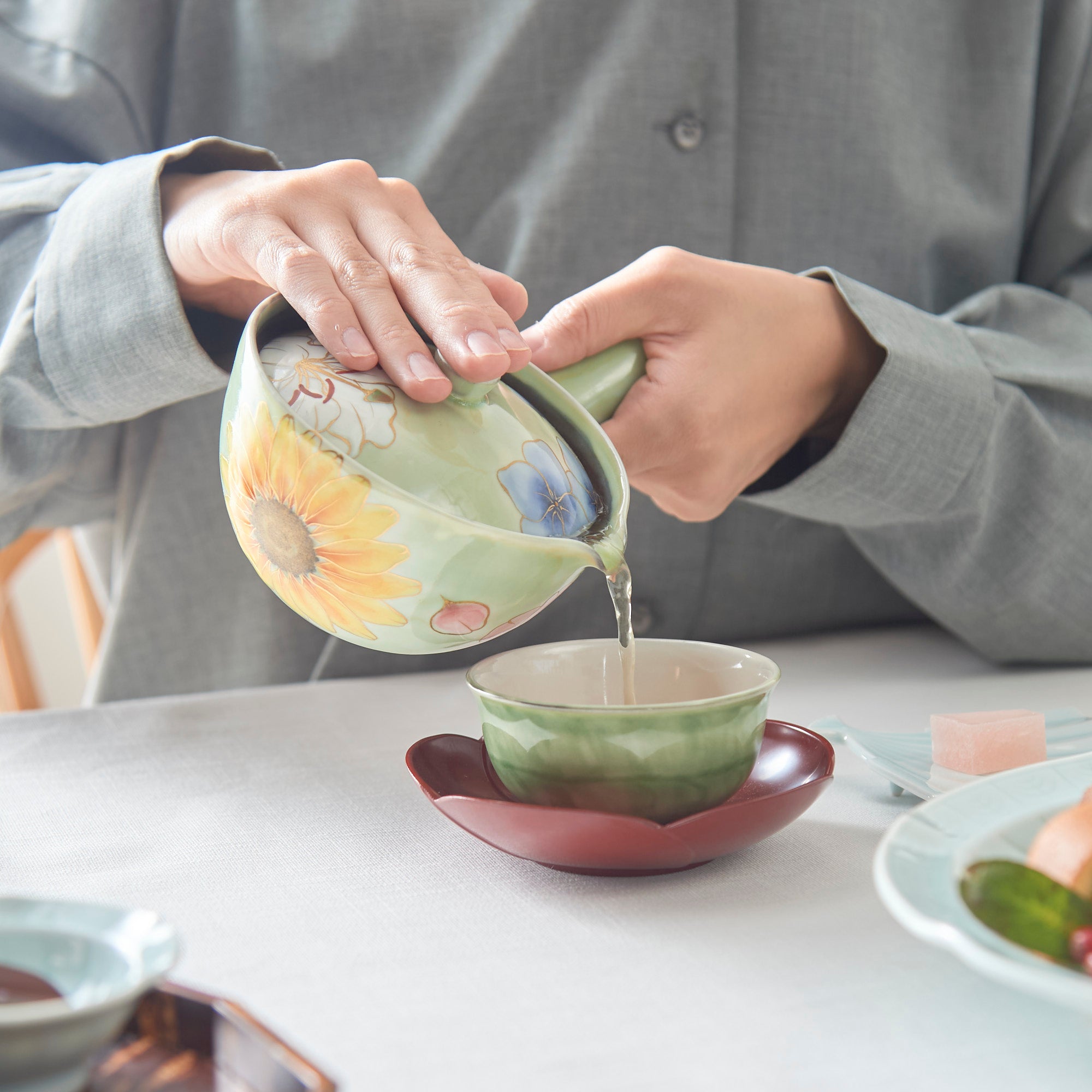 Colorful Floral Japanese Shiboridashi Teapot