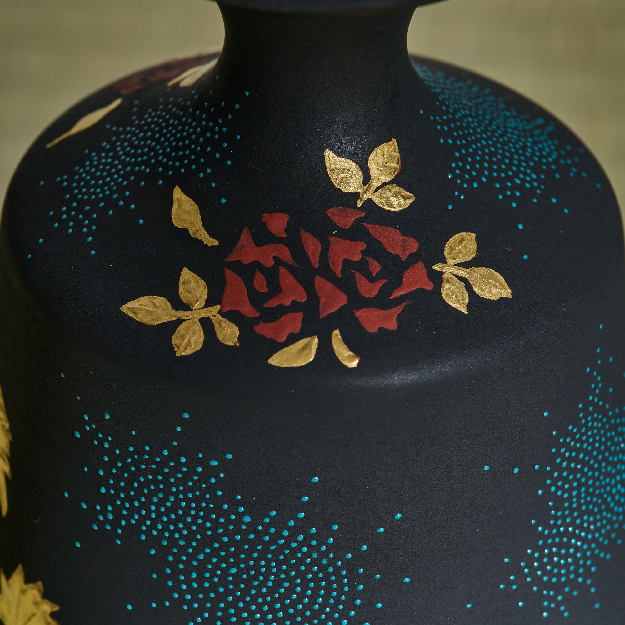 Black Morikin Aochibu Grape and Rose Pattern Vase