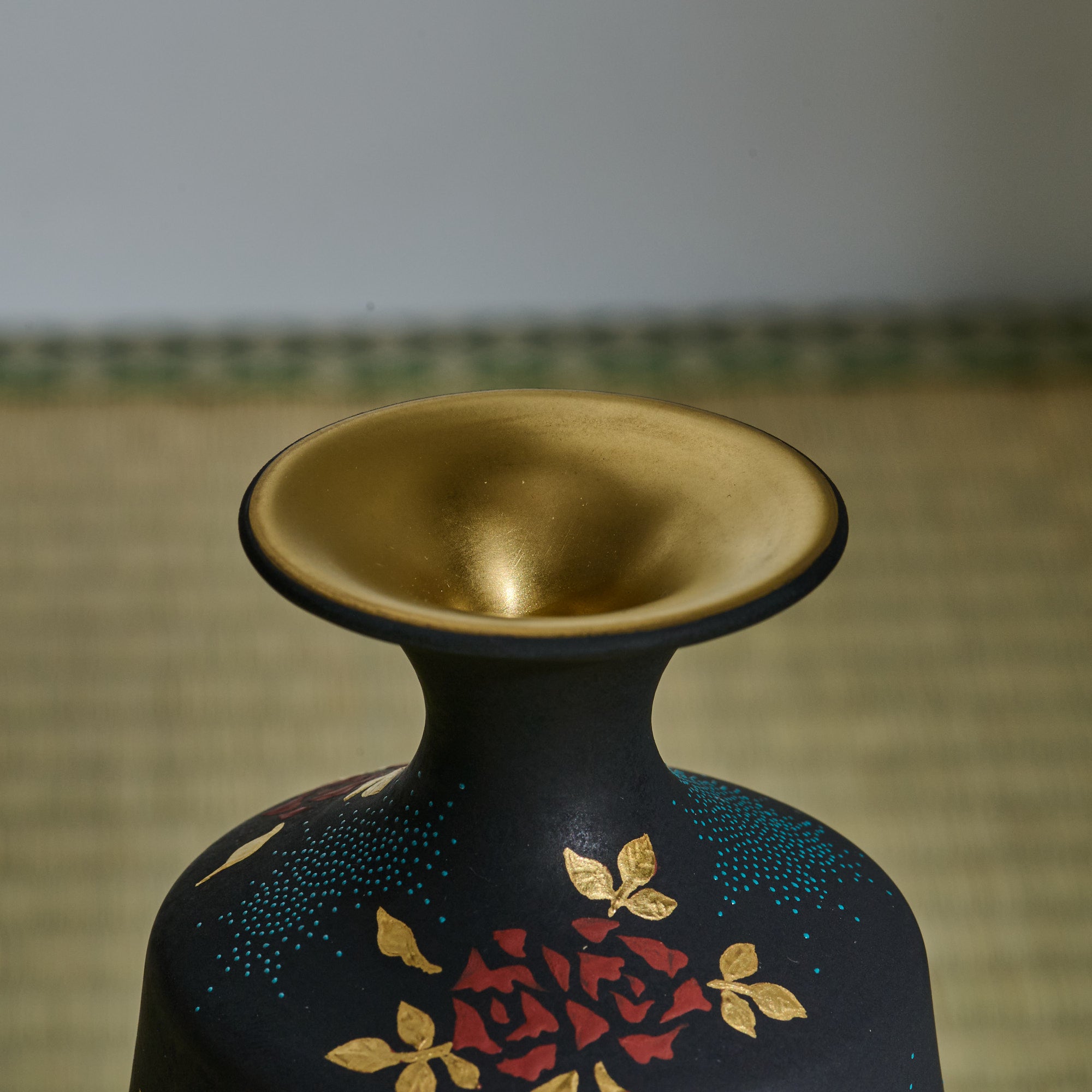 Black Morikin Aochibu Grape and Rose Pattern Vase