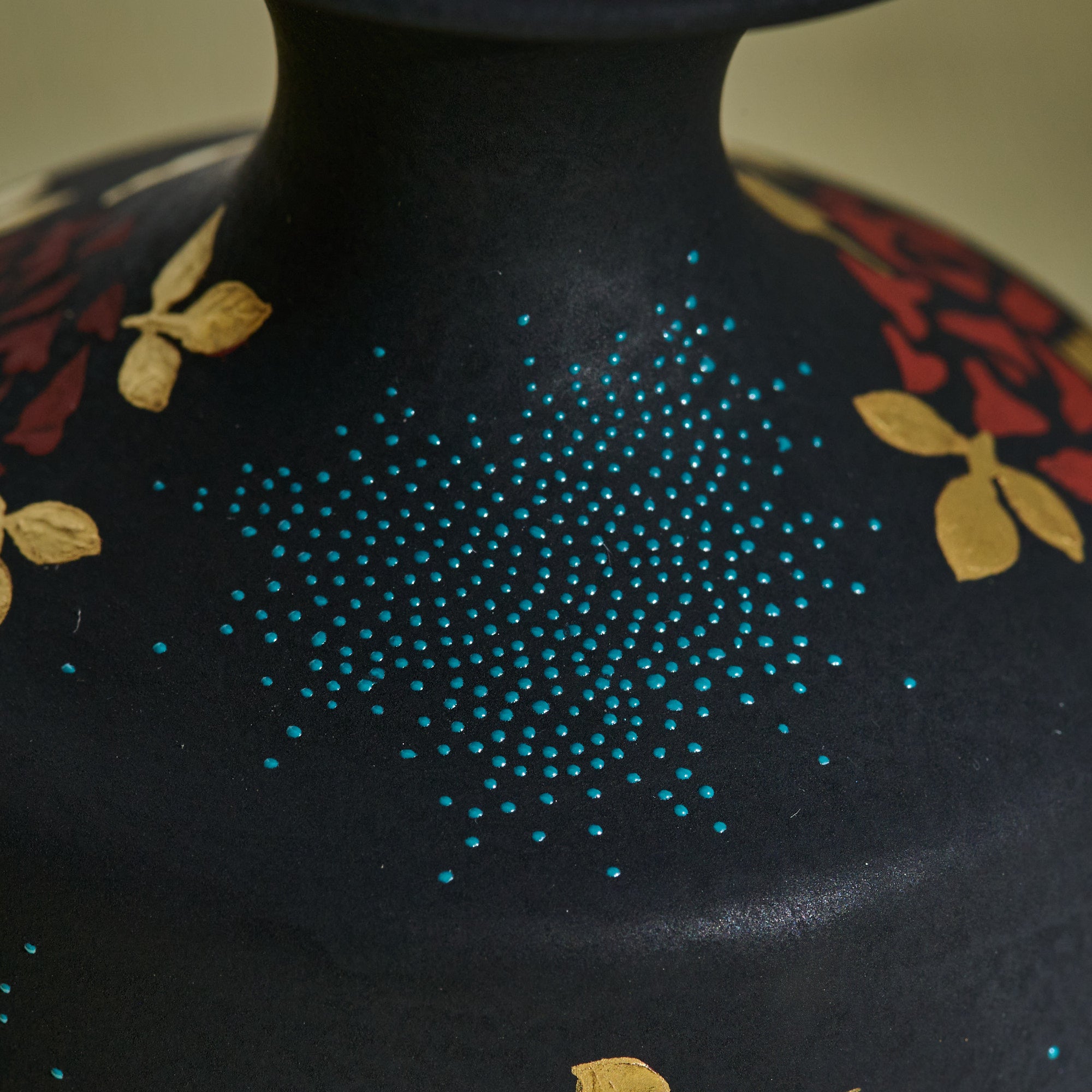 Black Morikin Aochibu Grape and Rose Pattern Vase