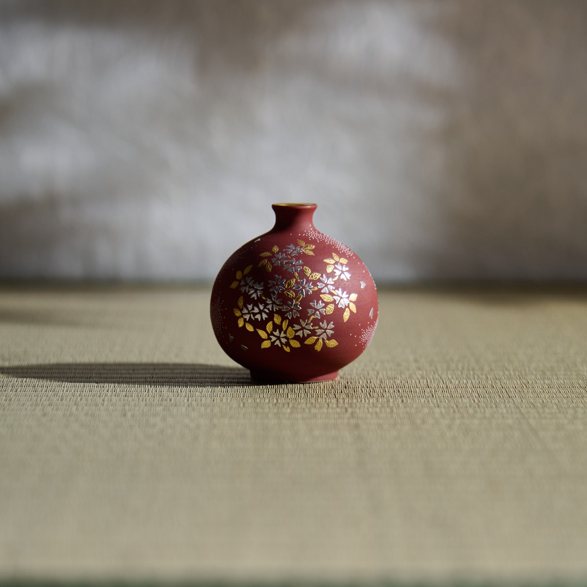 Red Morikin Shirochibu Sakura Round Vase