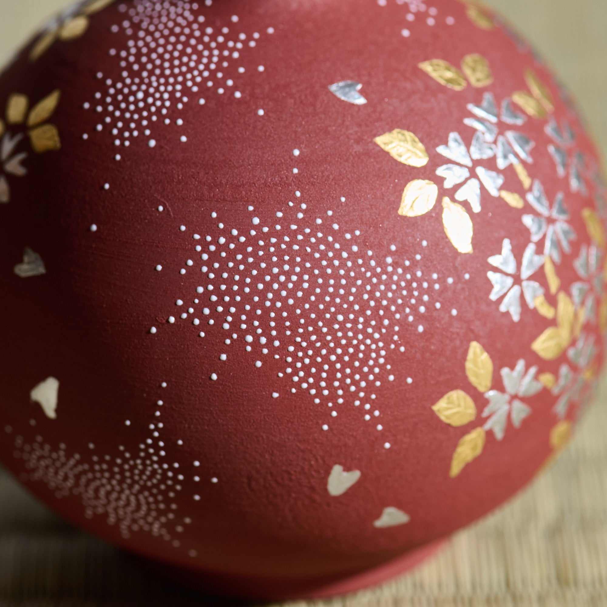 Red Morikin Shirochibu Sakura Round Vase