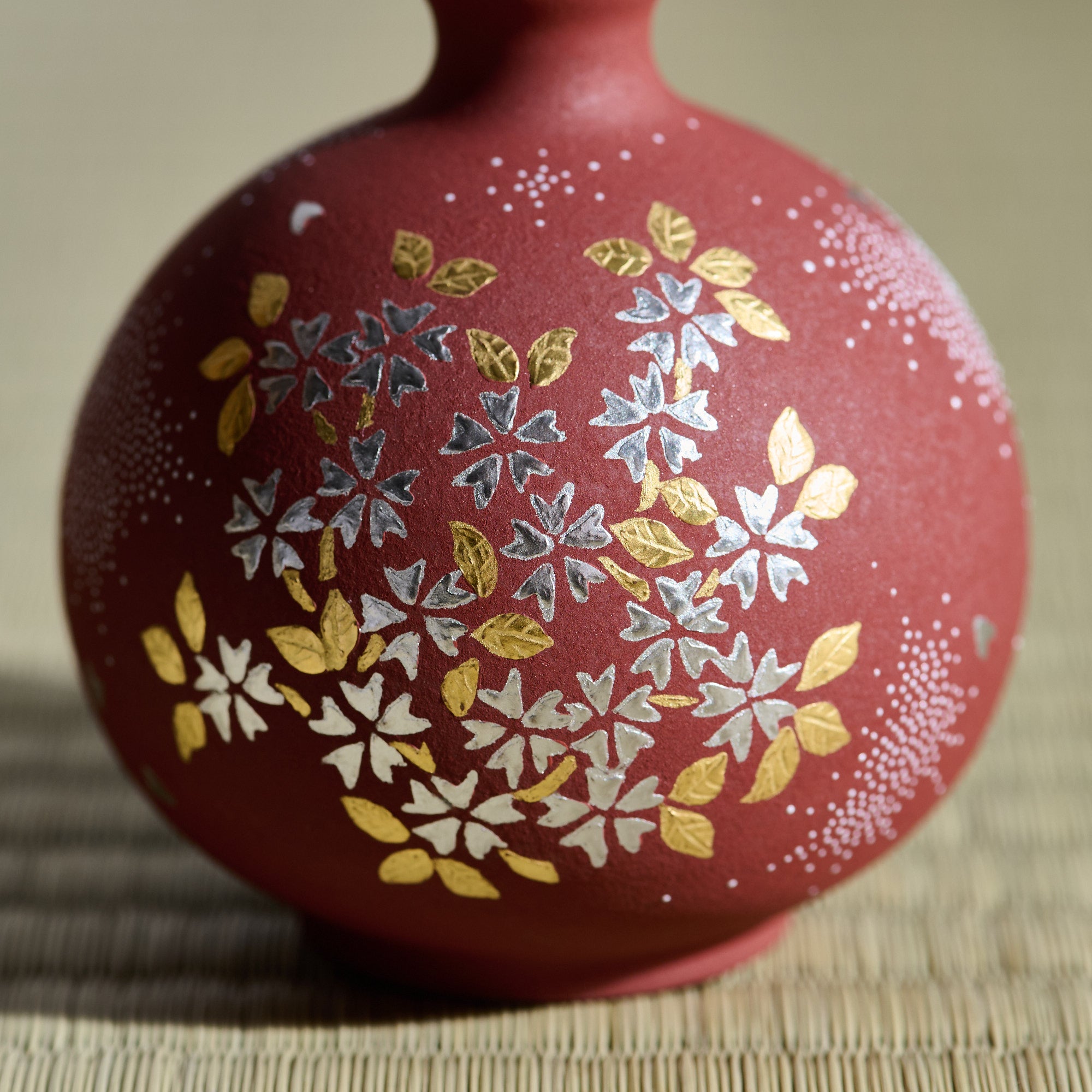 Red Morikin Shirochibu Sakura Round Vase