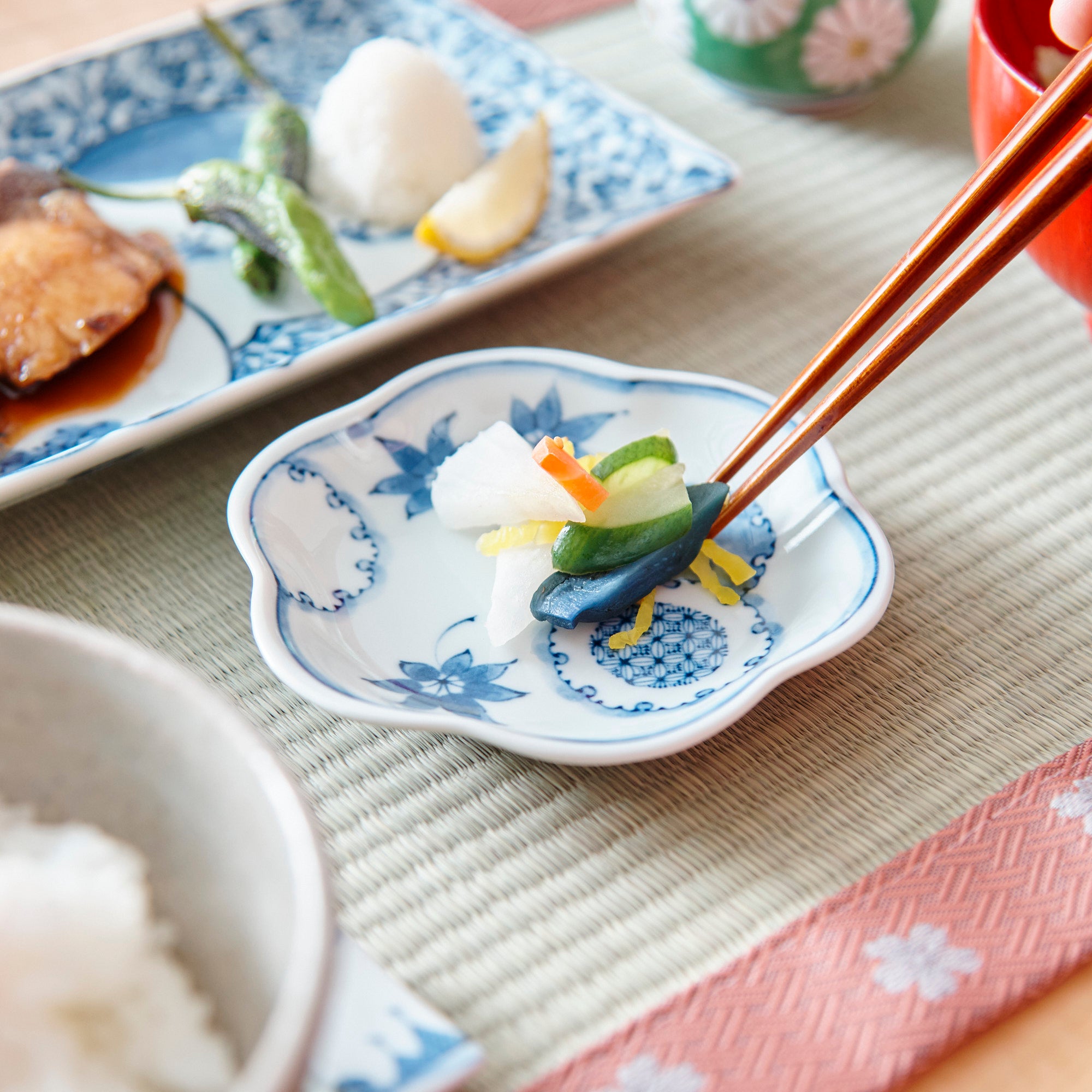 Snowflake-Shaped Maple Leaf Motif Sauce Plate