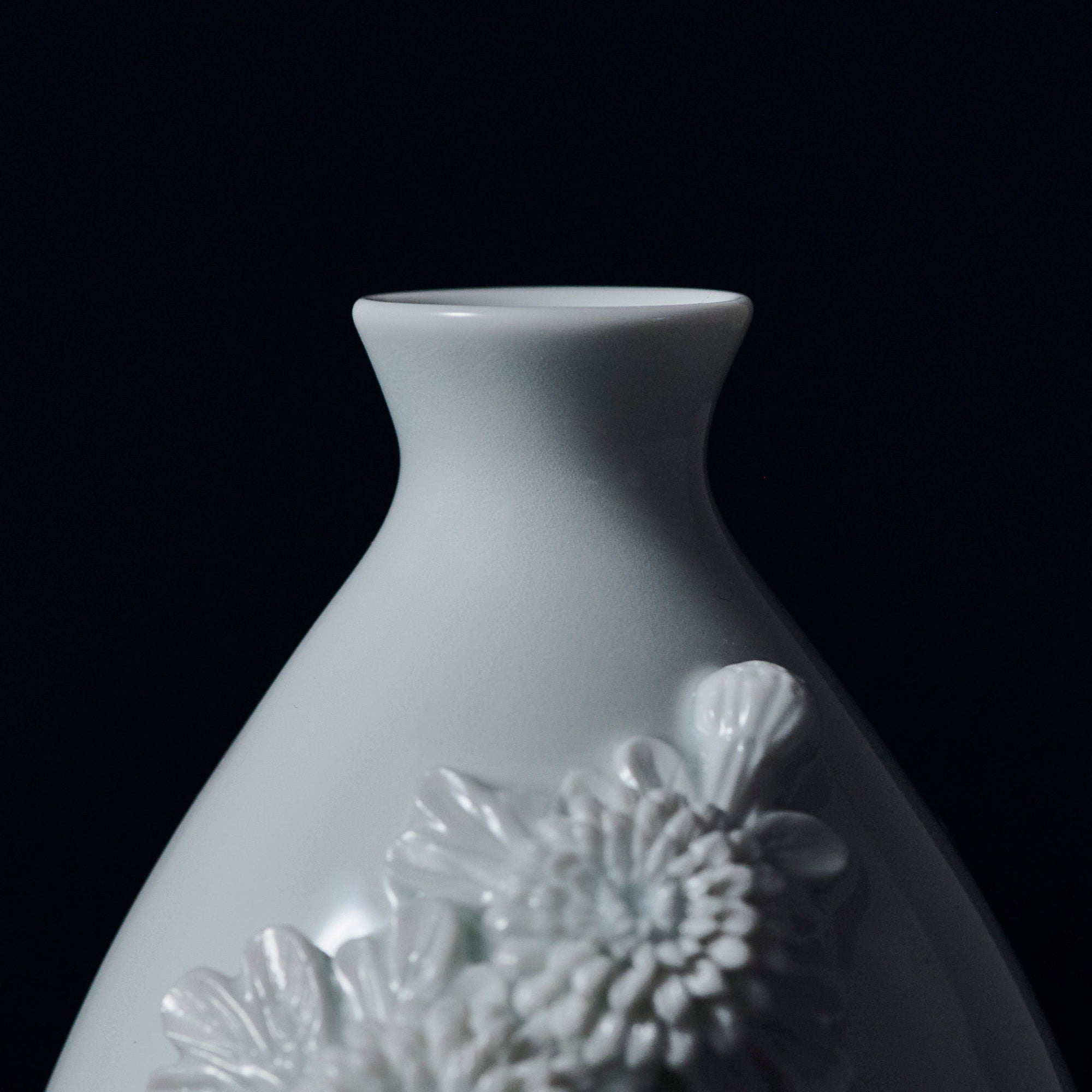 Hirado Chrysanthemum Flower Vase