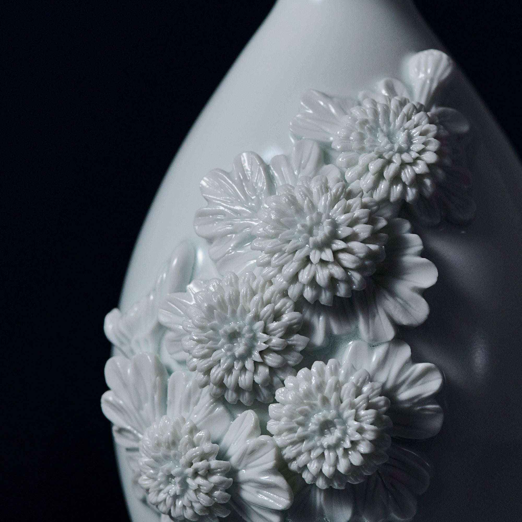 Hirado Chrysanthemum Flower Vase