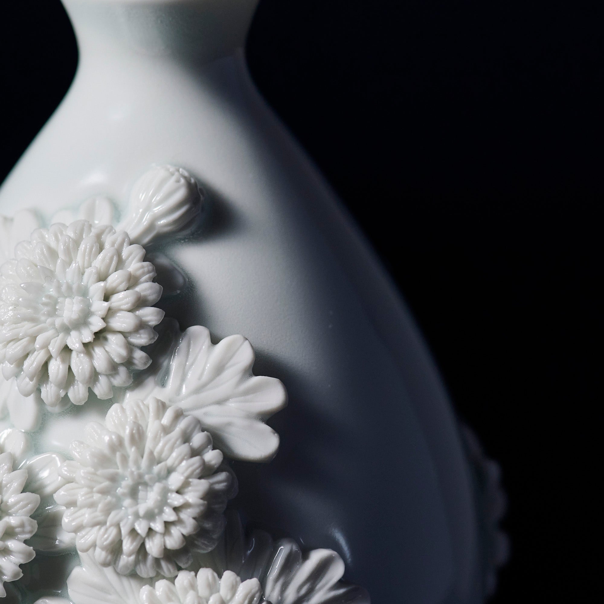 Hirado Chrysanthemum Flower Vase