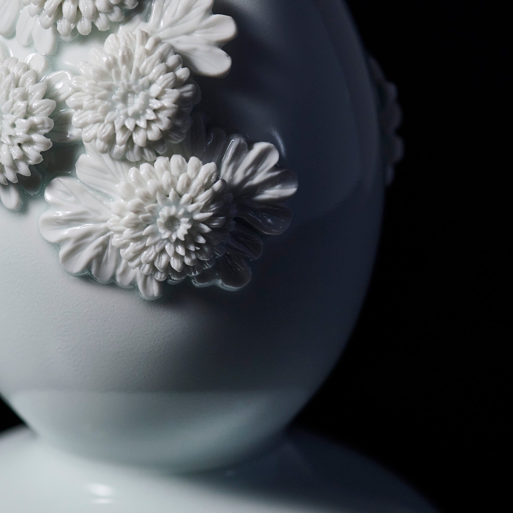 Hirado Chrysanthemum Flower Vase