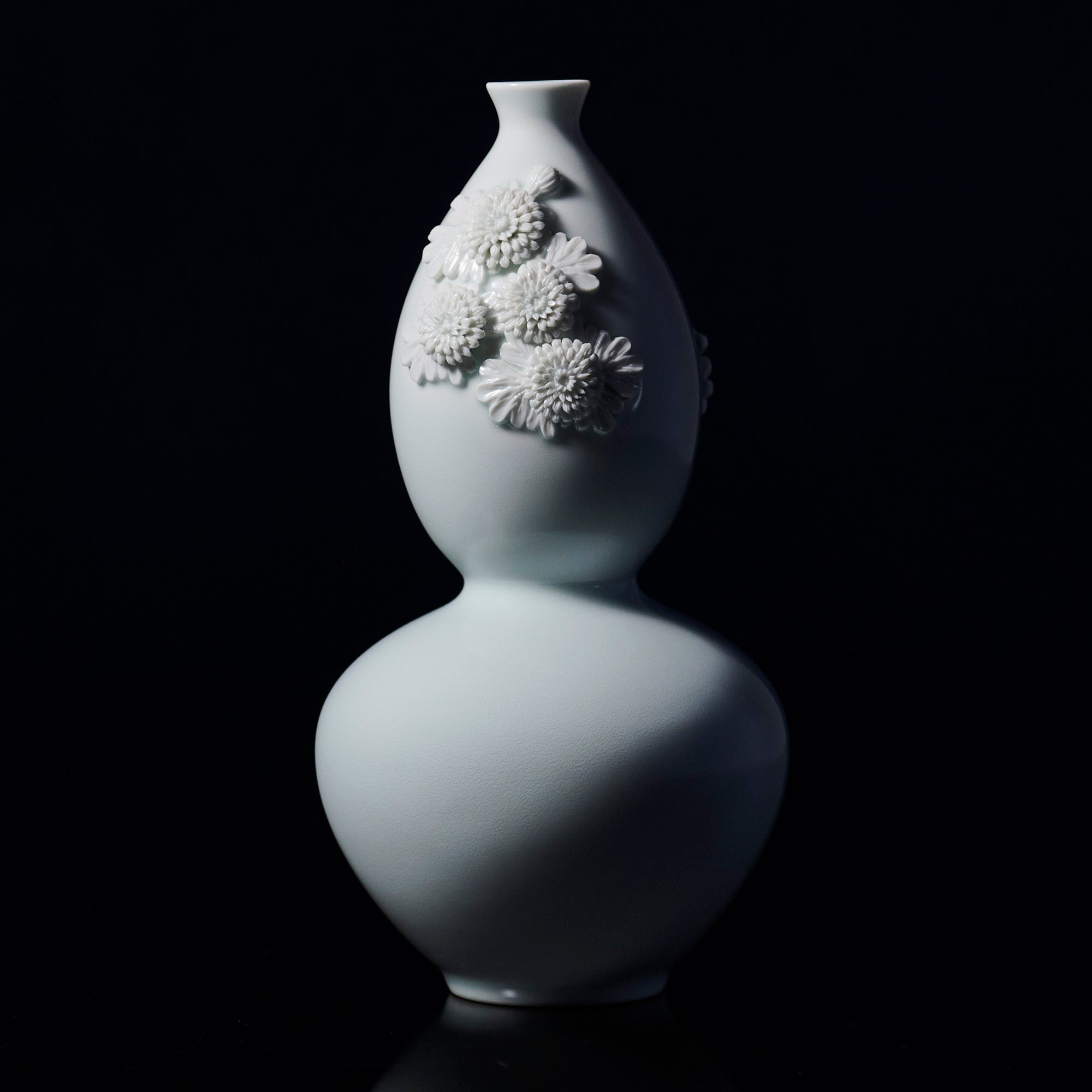 Hirado Chrysanthemum Flower Vase