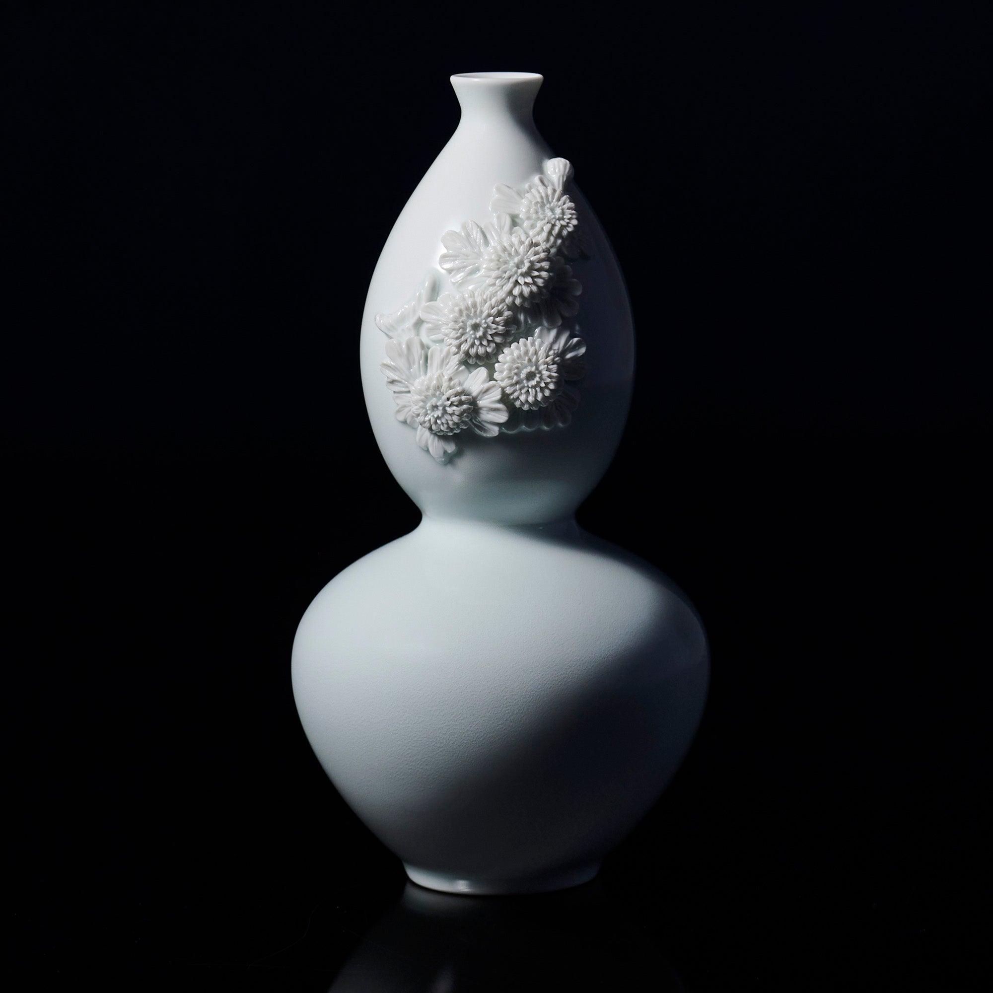 Hirado Chrysanthemum Flower Vase