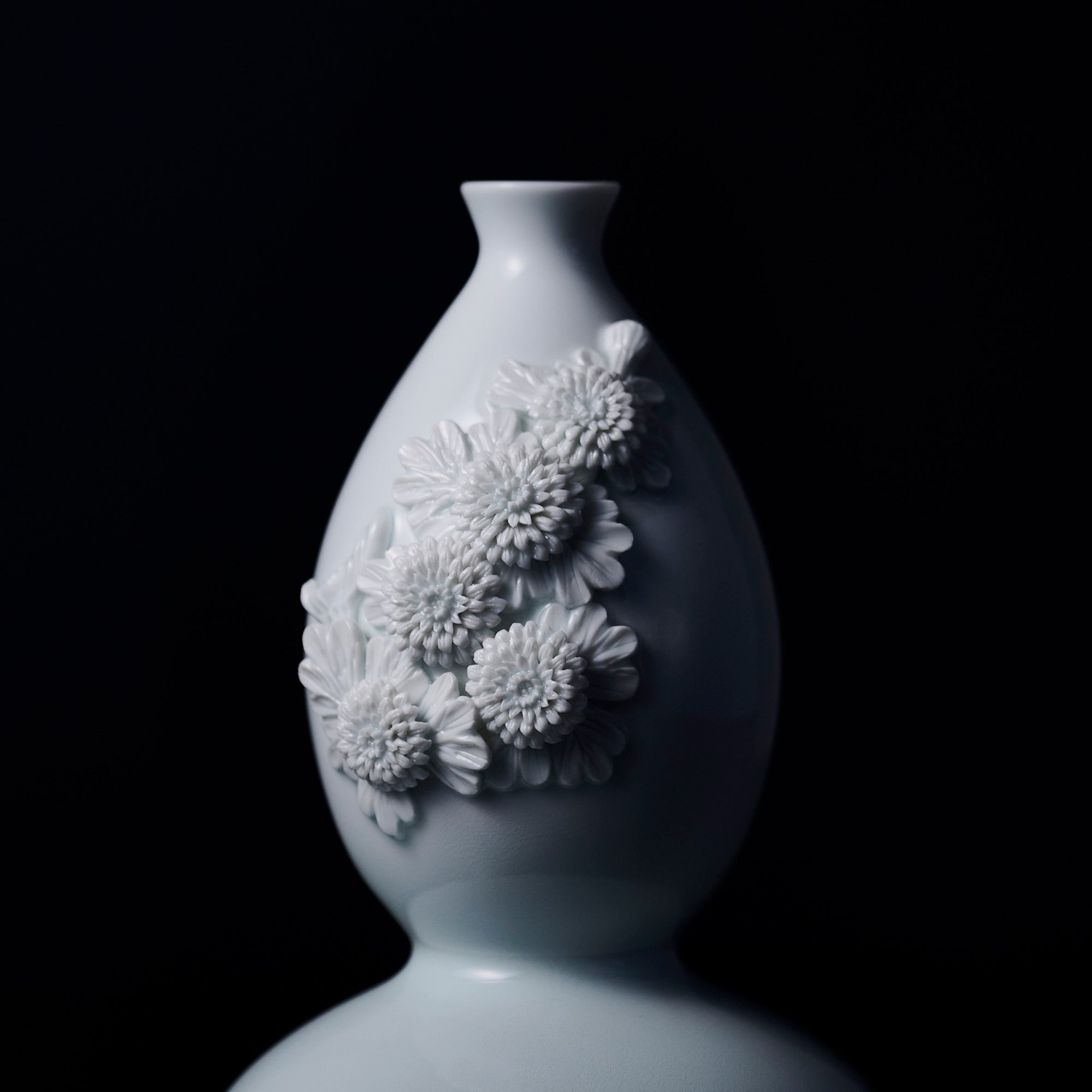 Hirado Chrysanthemum Flower Vase