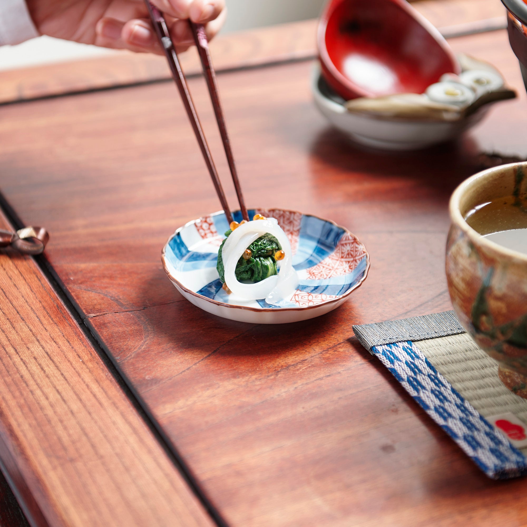 Red & Blue Swirl Pattern Mt. Fuji Sauce Plate