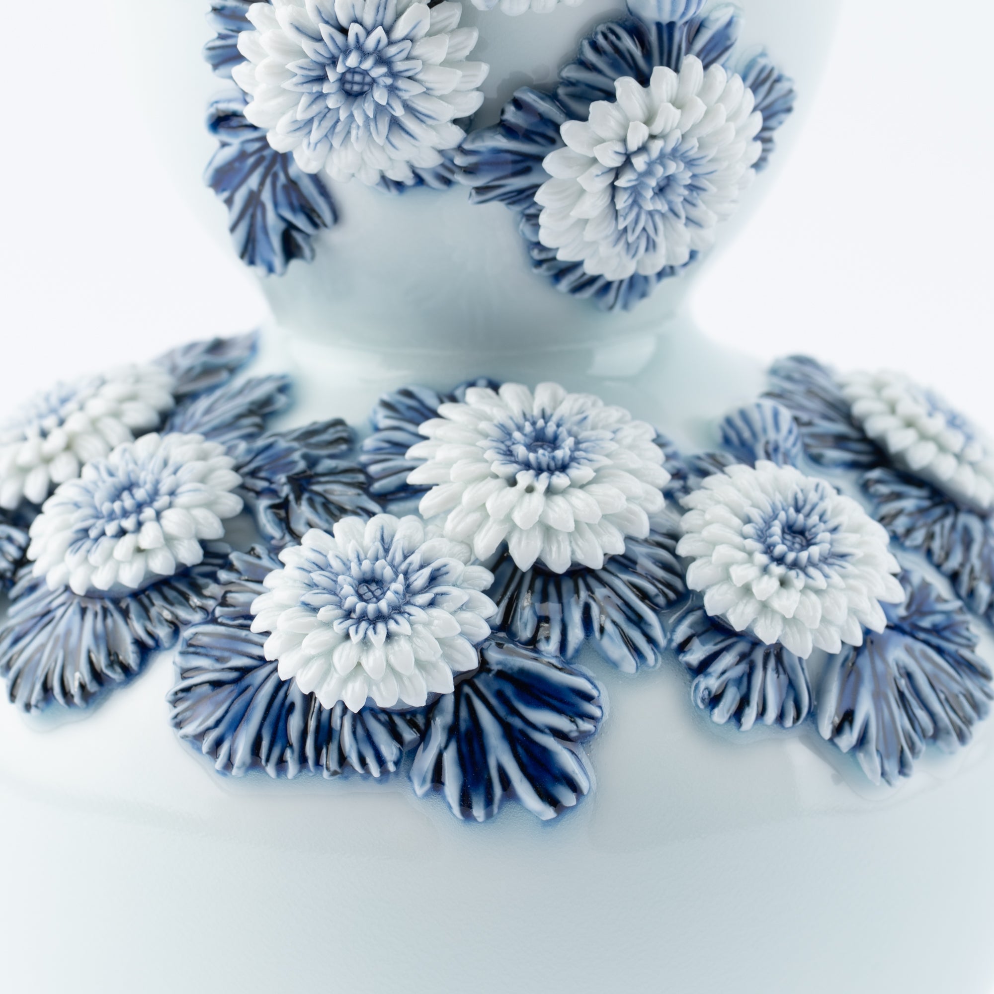 Hirado Chrysanthemum Sometsuke Flower Vase
