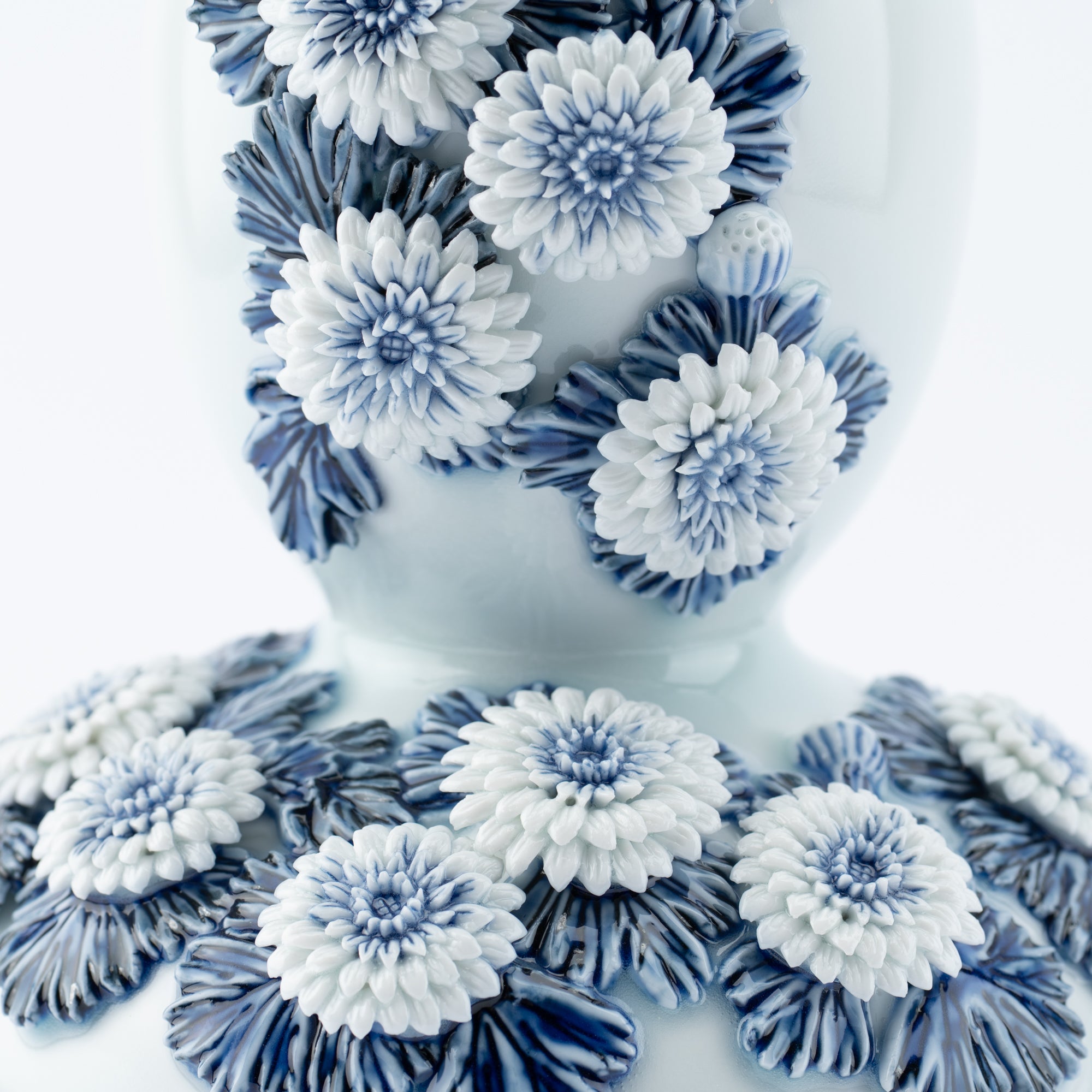 Hirado Chrysanthemum Sometsuke Flower Vase