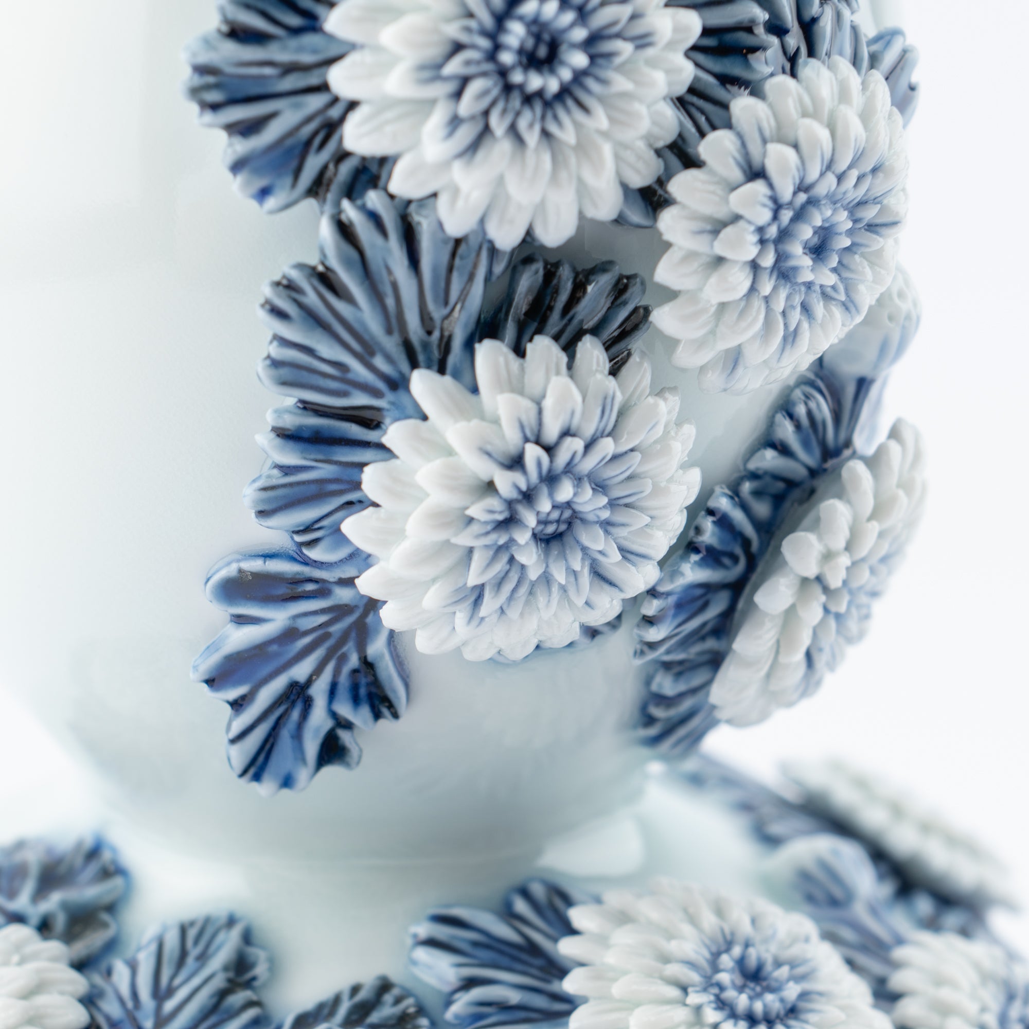 Hirado Chrysanthemum Sometsuke Flower Vase