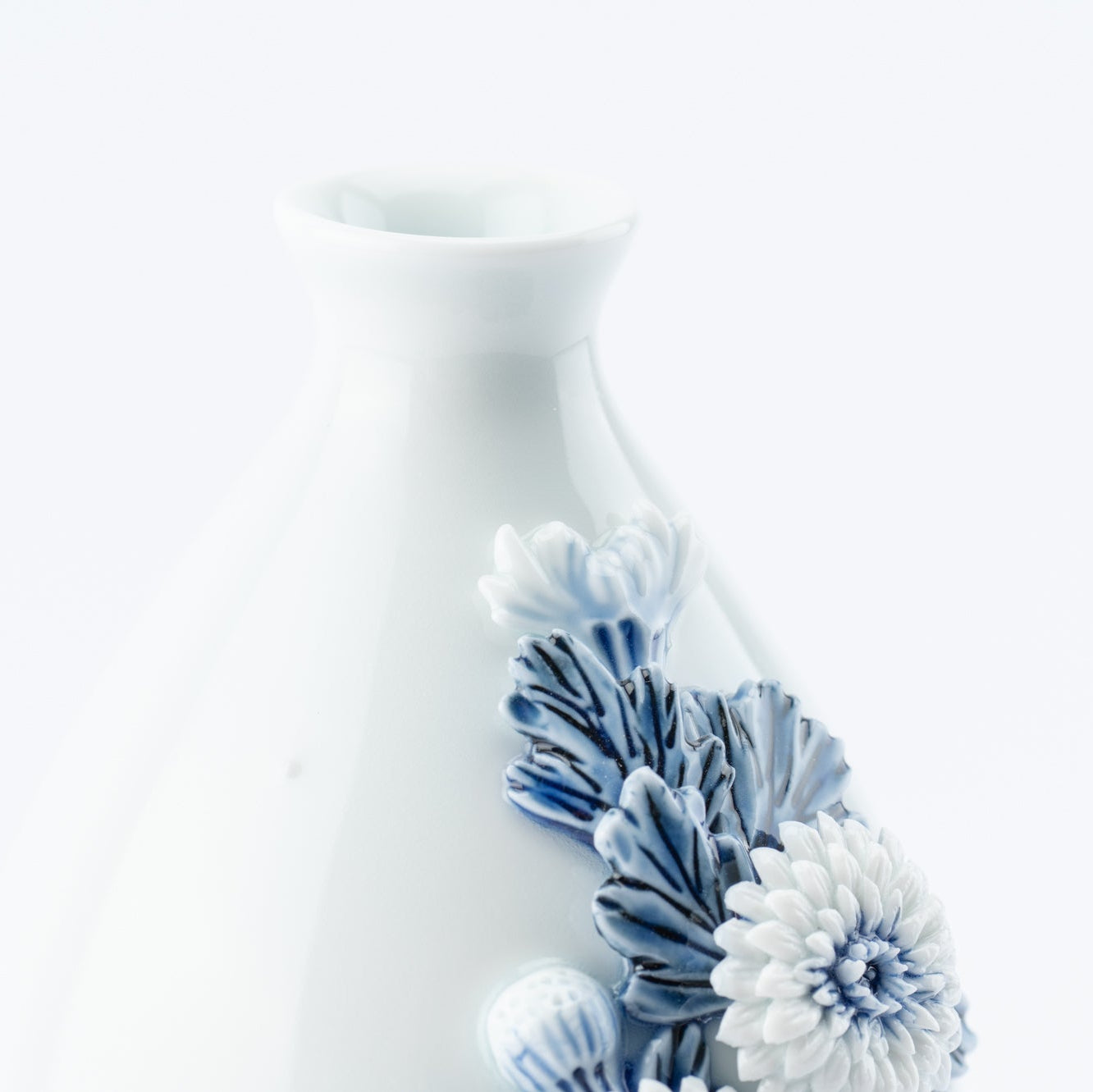 Hirado Chrysanthemum Sometsuke Flower Vase
